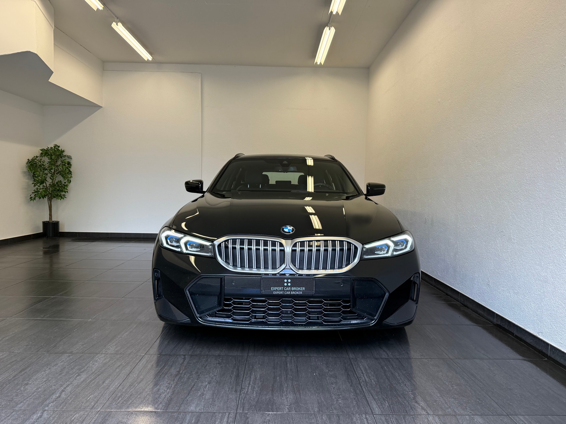 BMW 330d xDrive 48V Touring Steptronic M Sport-image-4