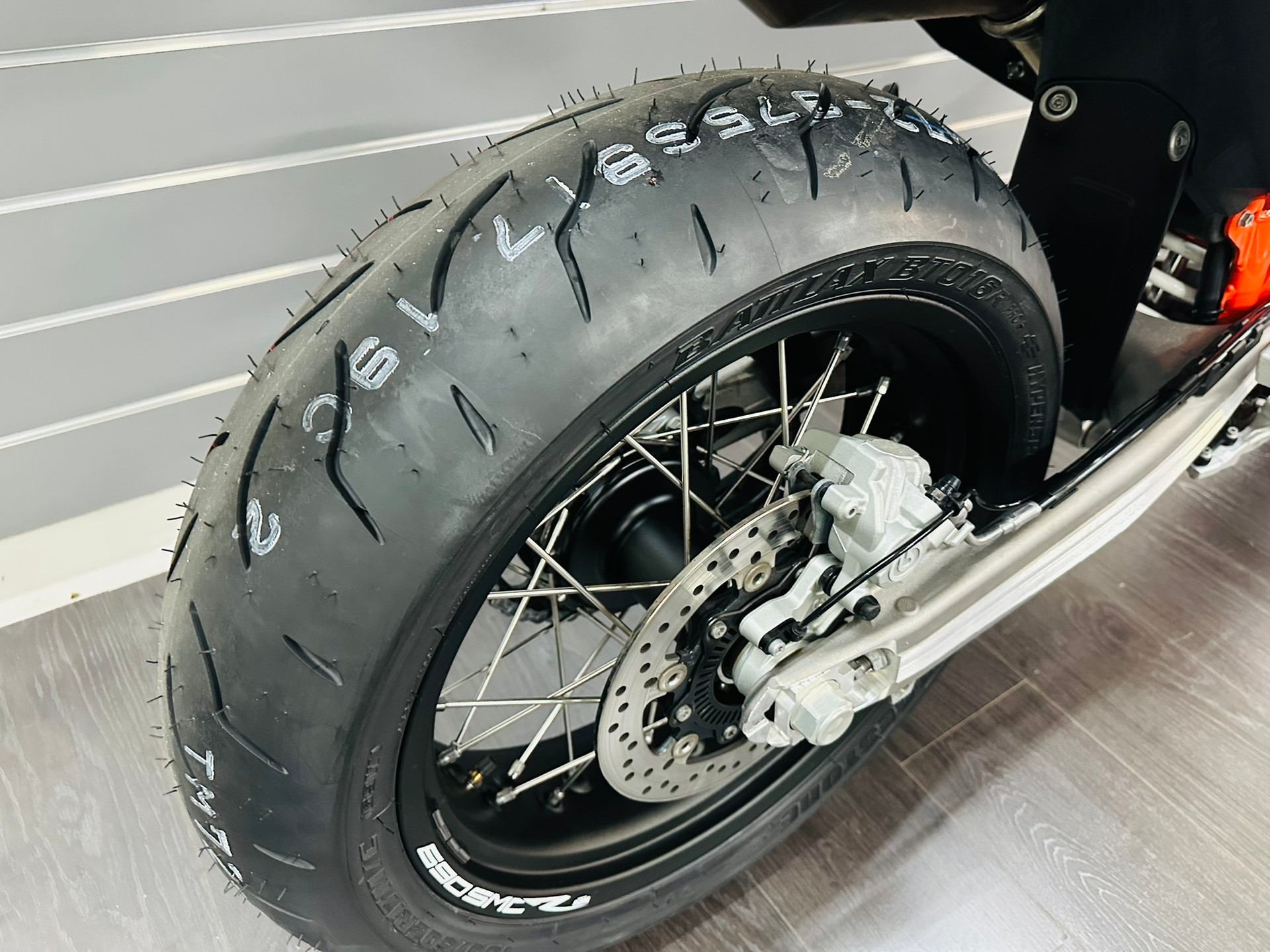 KTM 690 SMC-R-image-5