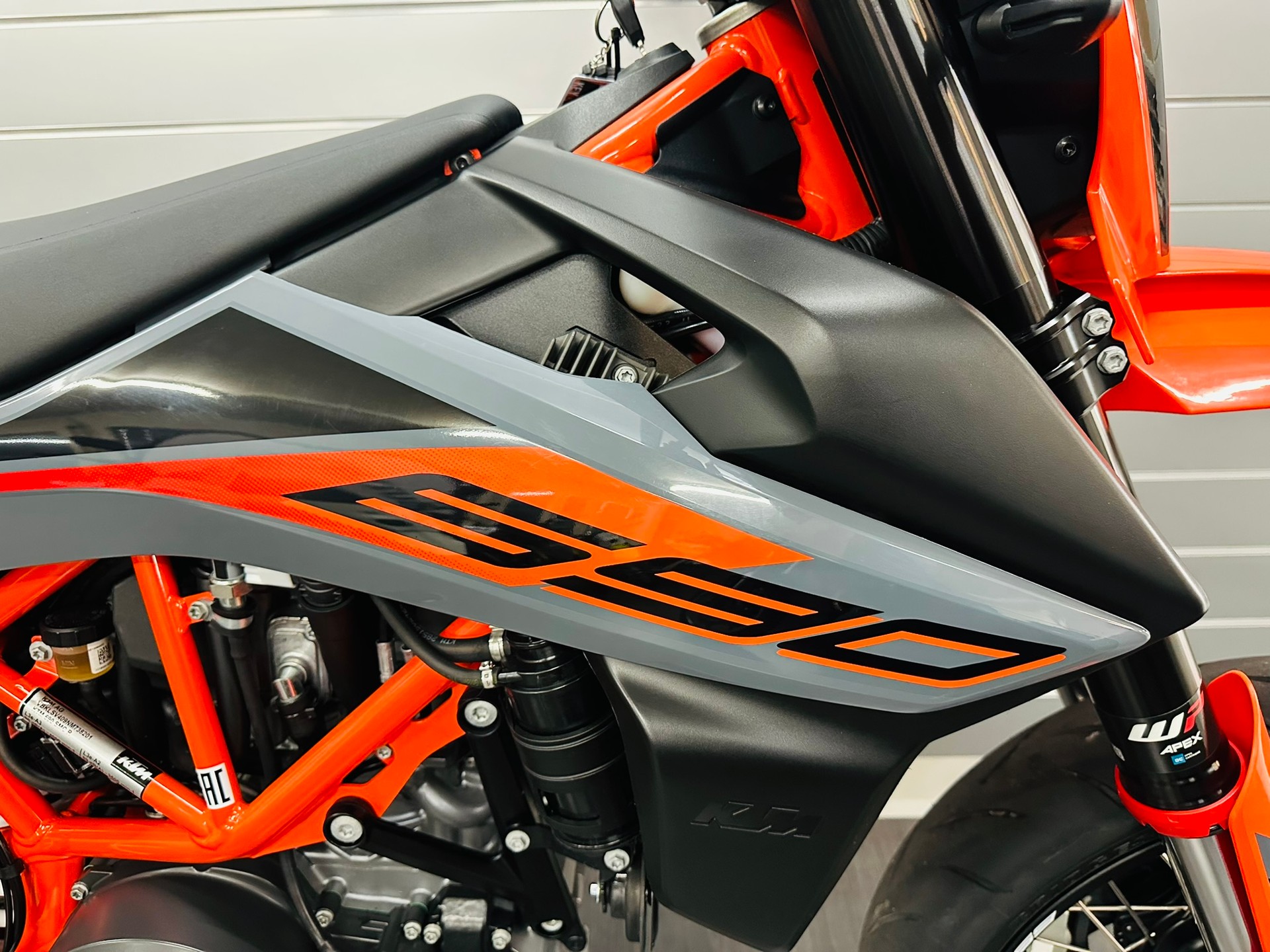 KTM 690 SMC-R-image-1