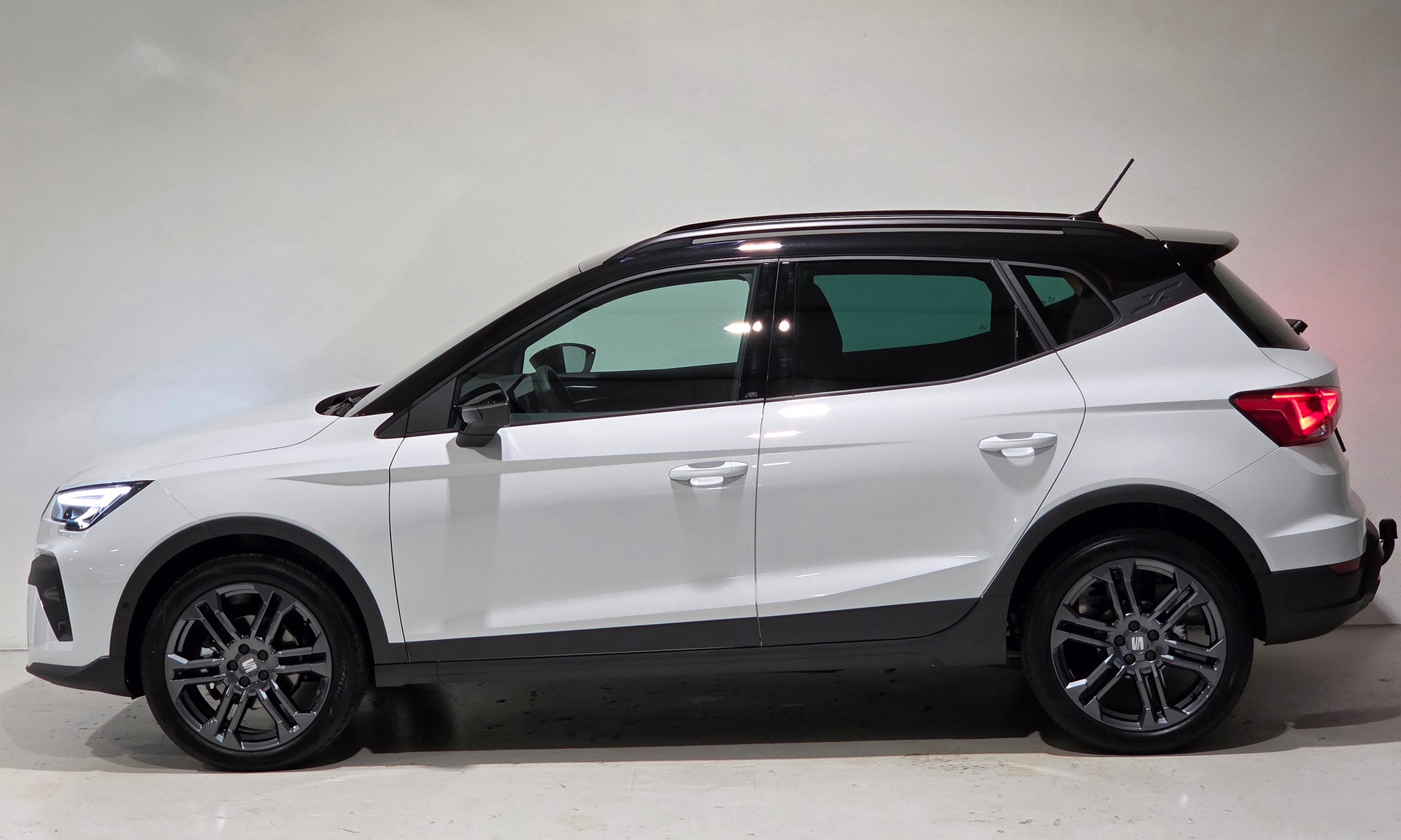 SEAT Arona 1.5 Eco TSI FR DSG-showroom-element-1