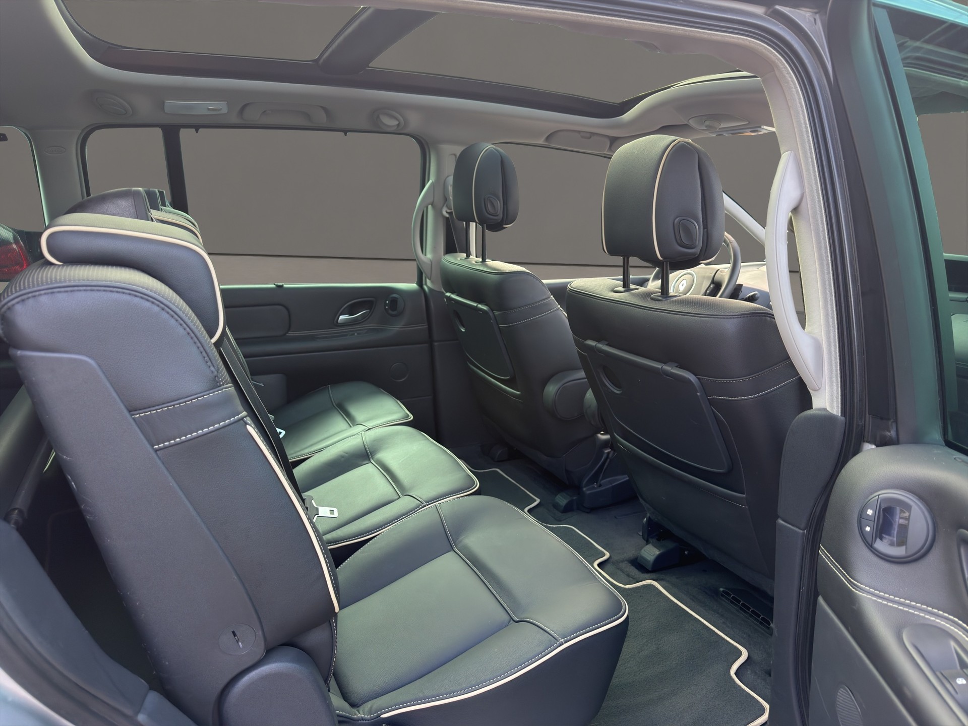 RENAULT Grand Espace 2.0 dCi Initiale Automatic 7 Plätze-image-5