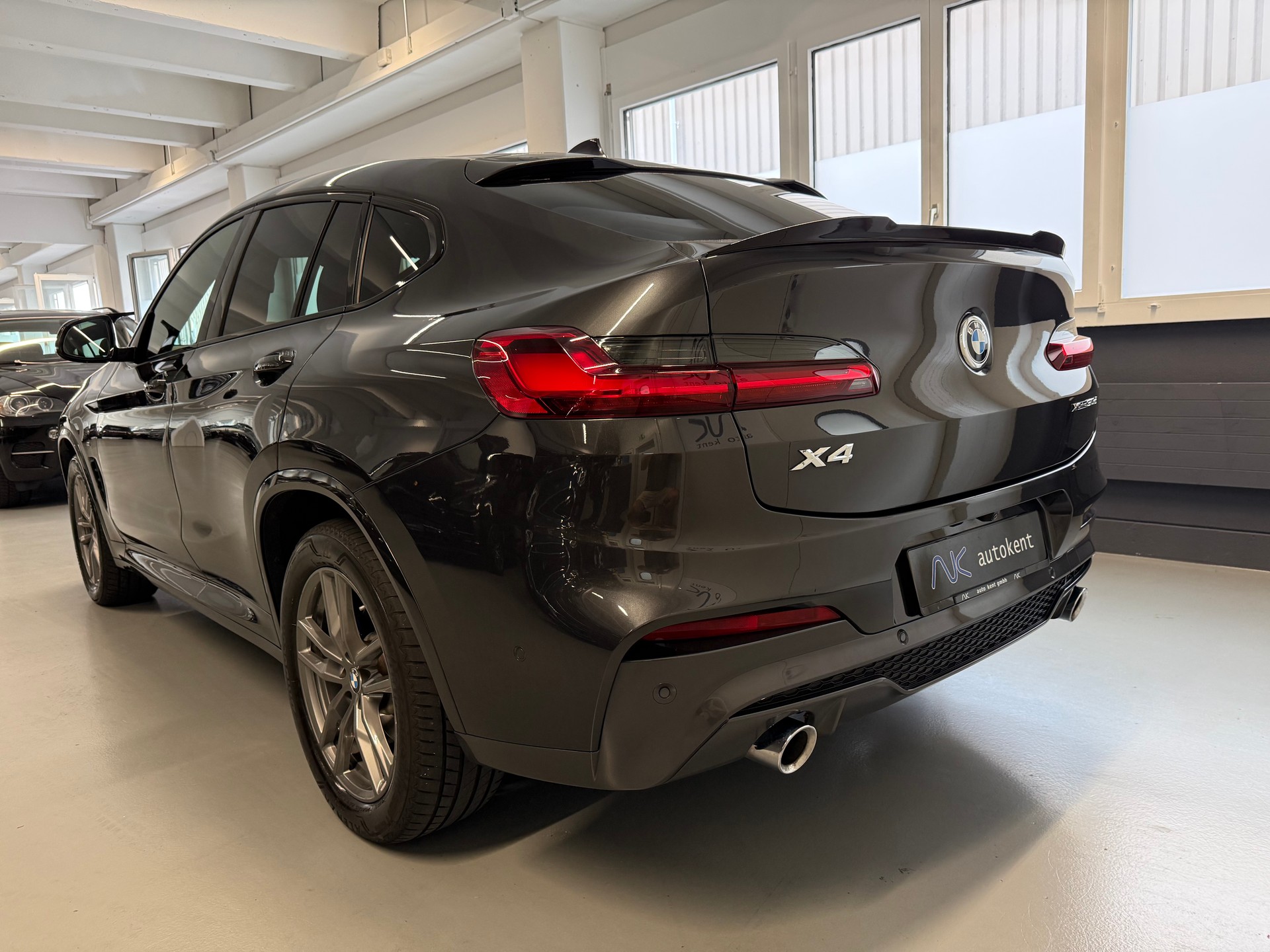 BMW X4 xDrive 30d M Sport X Steptronic-showroom-element-3