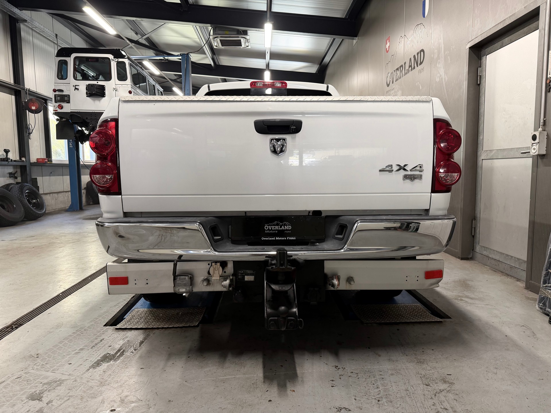 DODGE 2500 CUMMINS-showroom-element-2