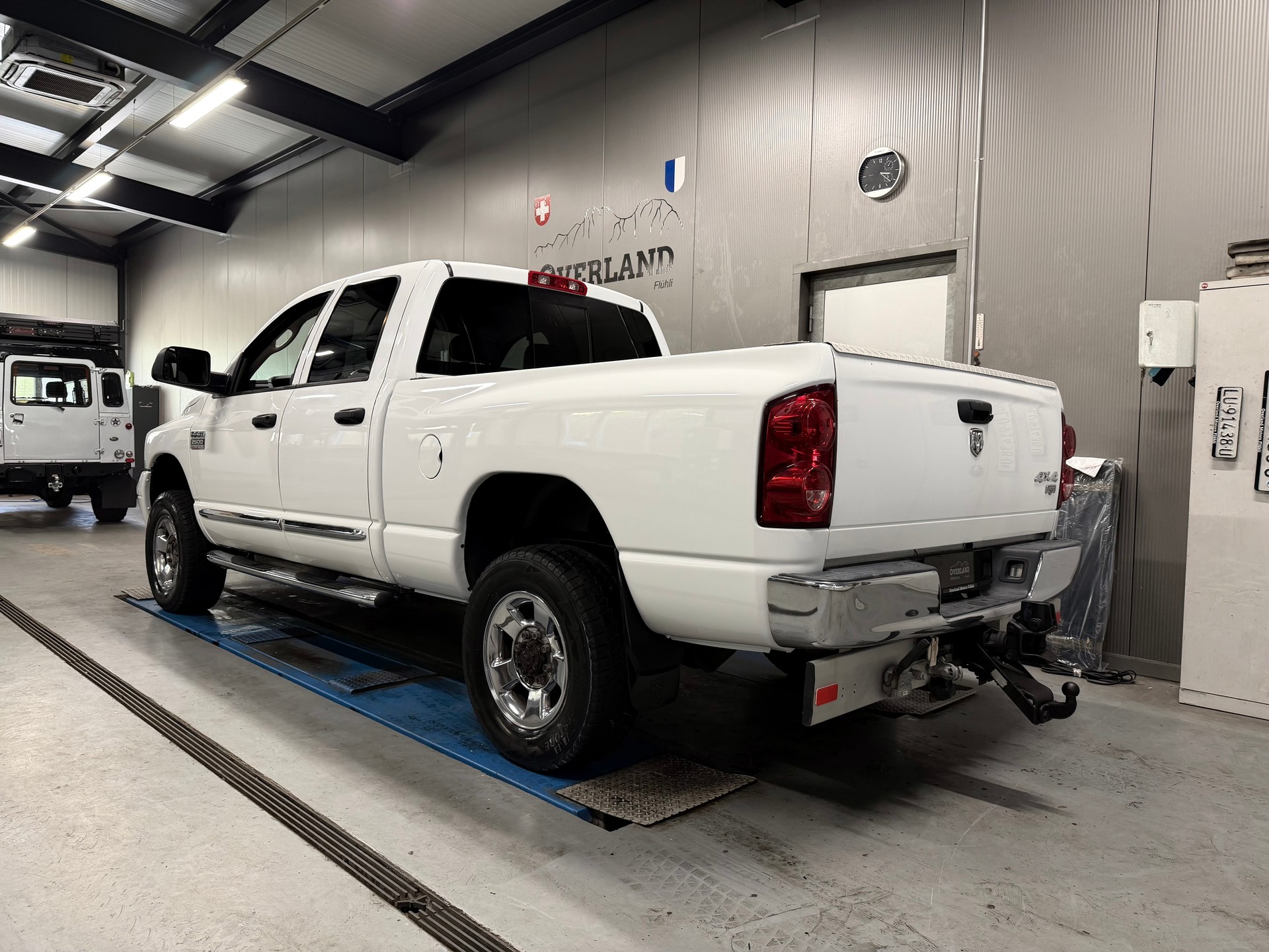 DODGE 2500 CUMMINS-showroom-element-1