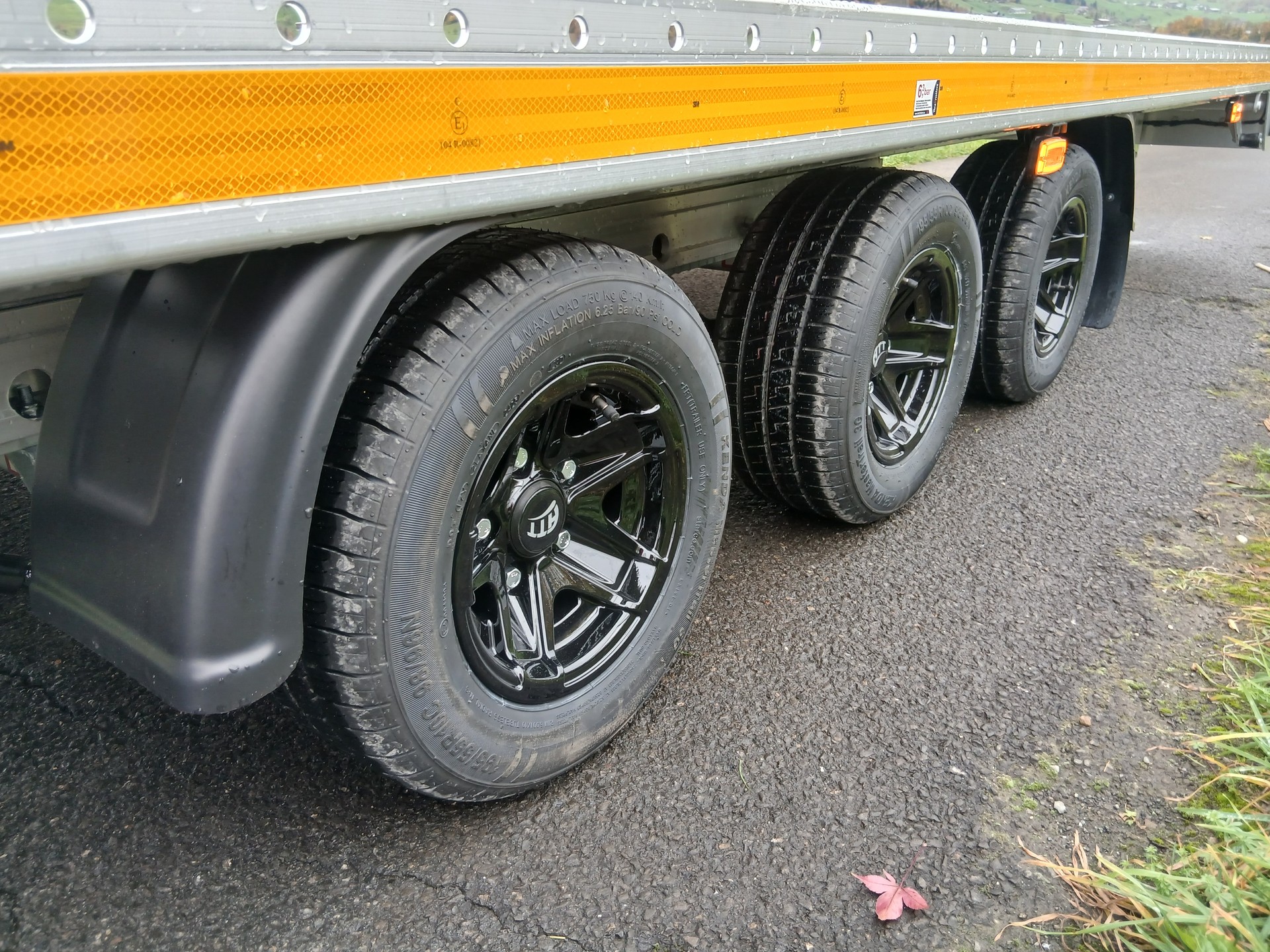 BESTTRAILERS SILVERSTONE 3'500kg Vollalu 5.2 Meter und 10 Zoll Räder-image-10