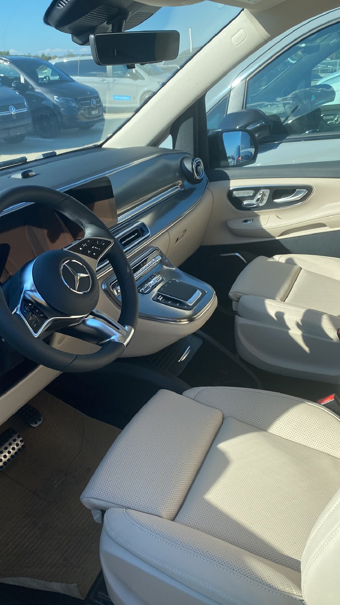 MERCEDES-BENZ V 300 d extralang 4Matic Exclusive 9G-Tronic-image-9