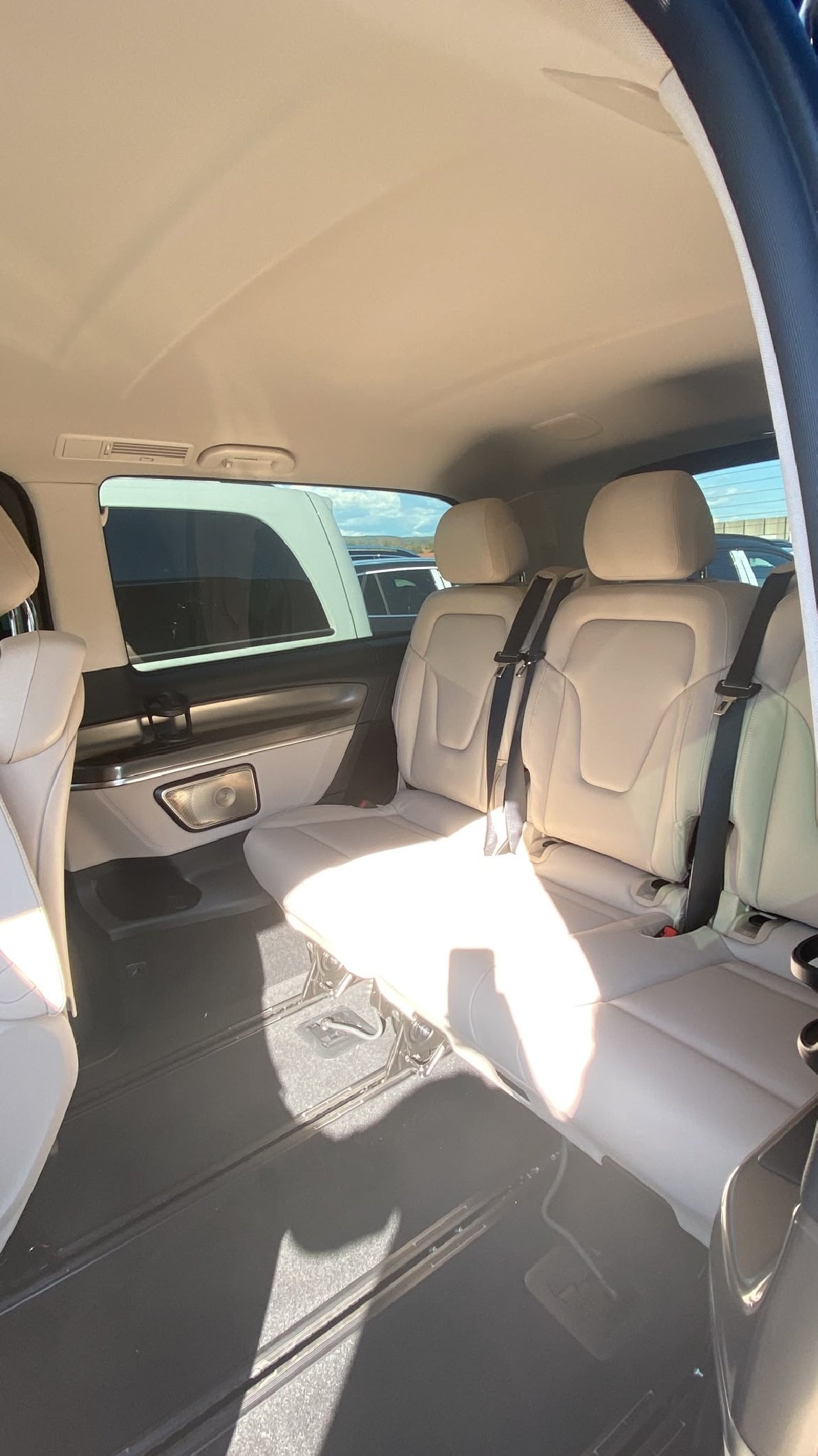 MERCEDES-BENZ V 300 d extralang 4Matic Exclusive 9G-Tronic-image-14