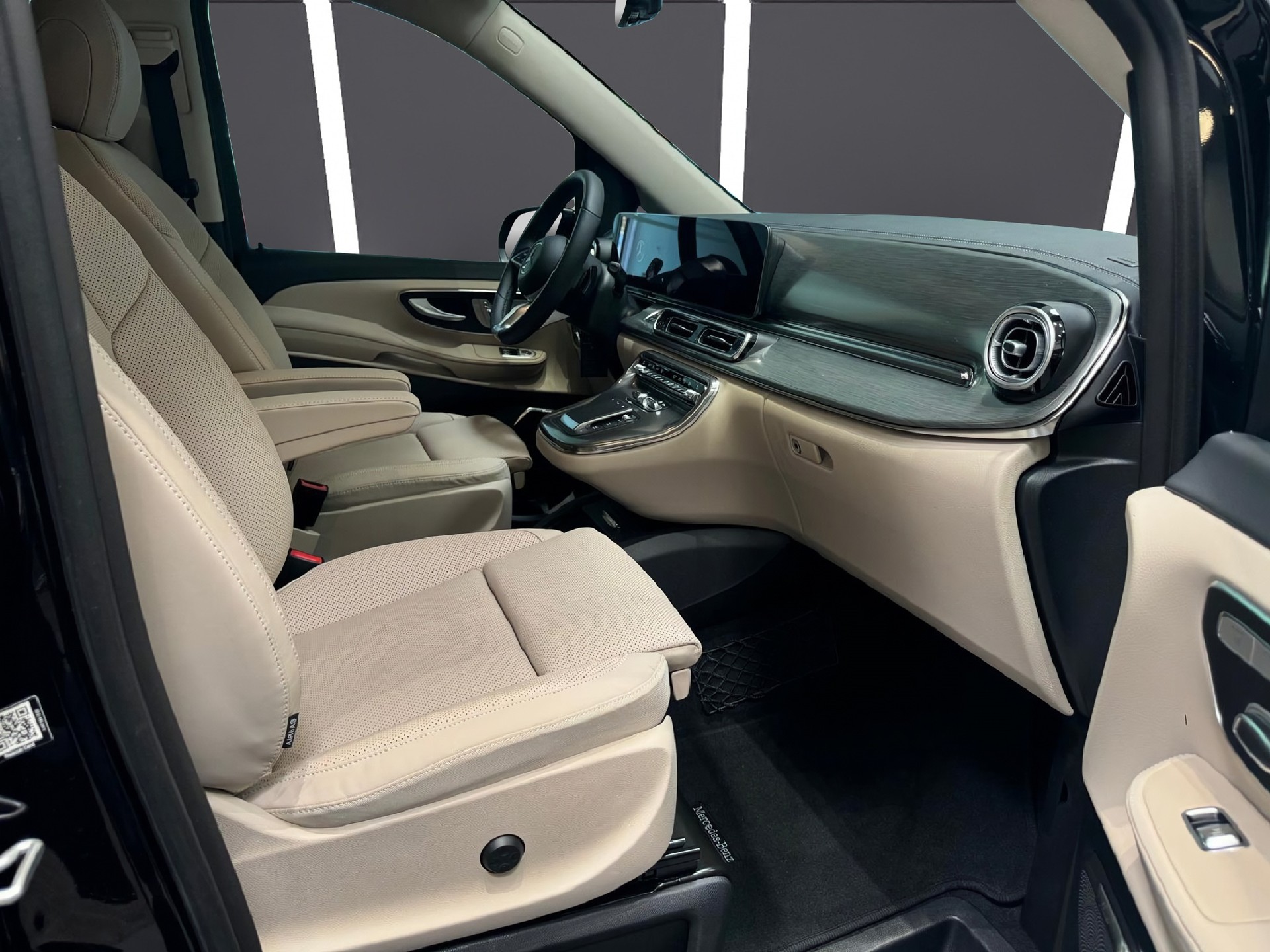 MERCEDES-BENZ V 300 d extralang 4Matic Exclusive 9G-Tronic-showroom-element-3