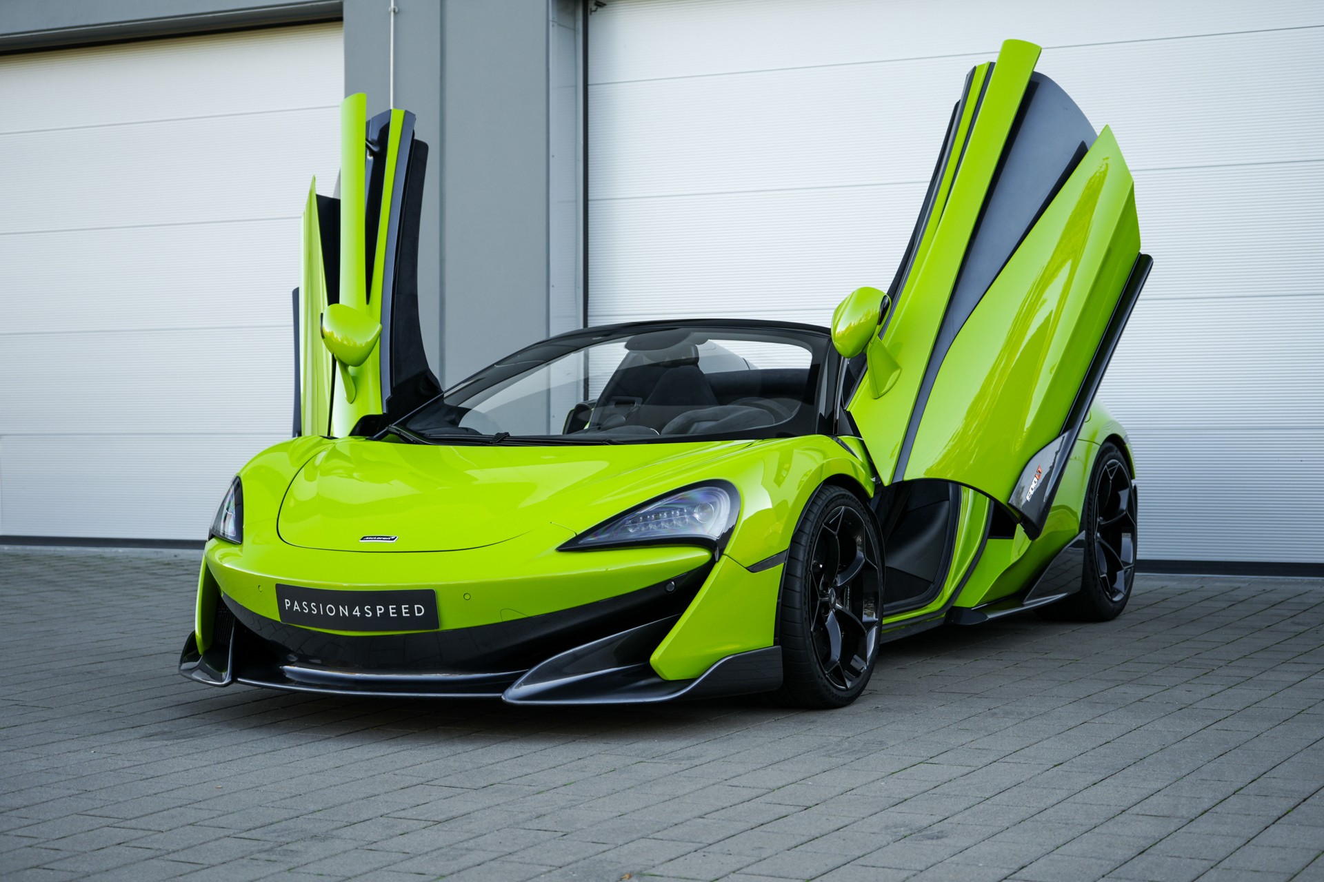McLAREN 600LT Spider 3.8 V8 SSG-showroom-element-2