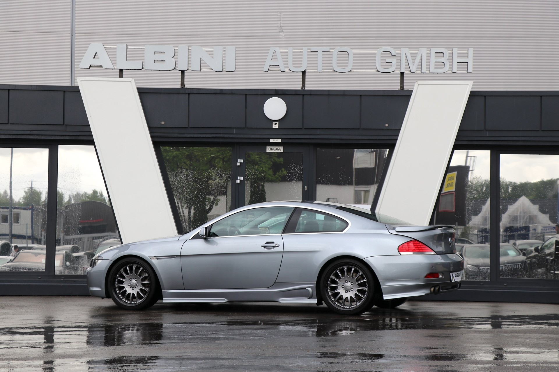 BMW 645i-showroom-element-1