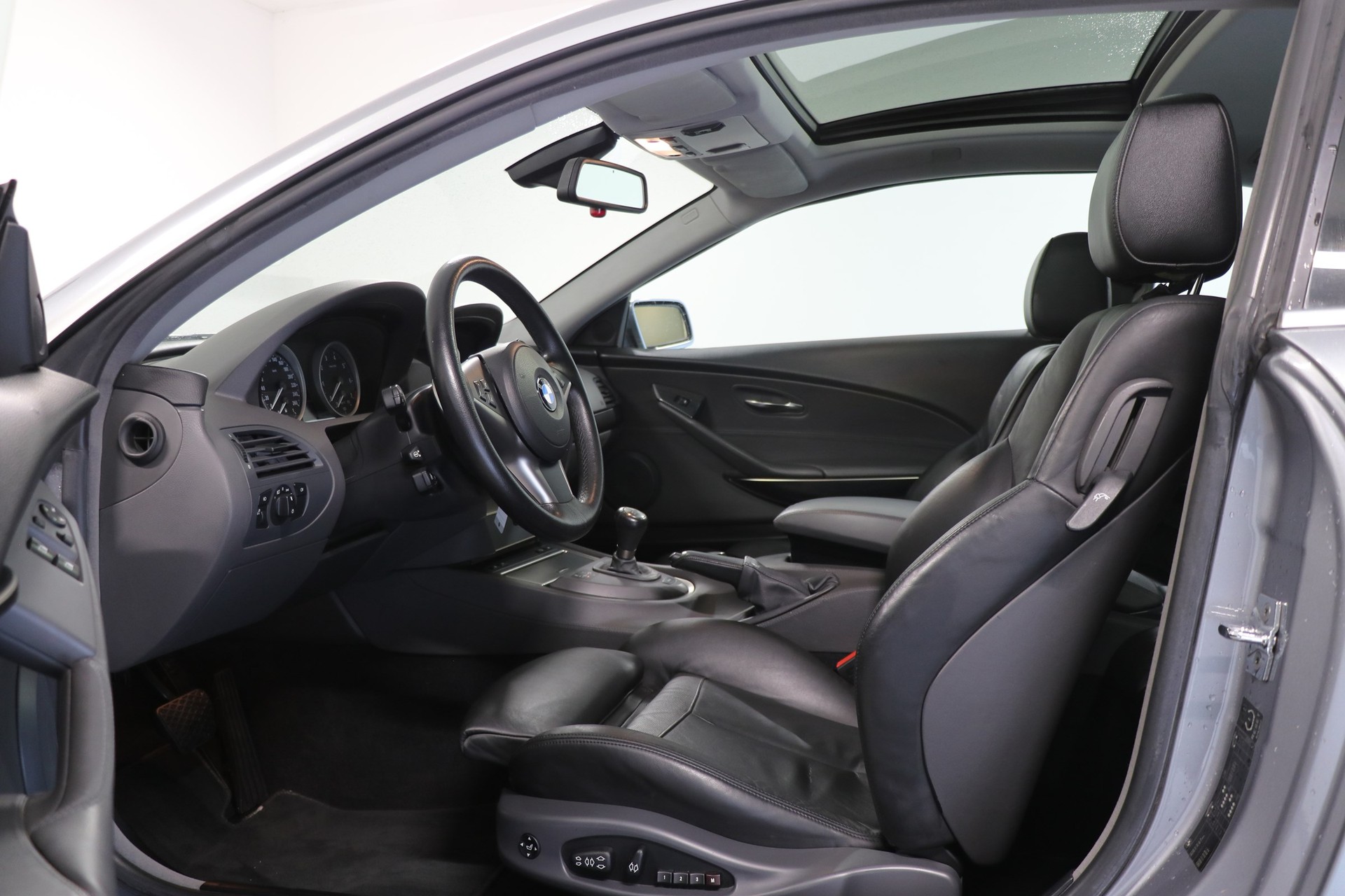 BMW 645i-image-5