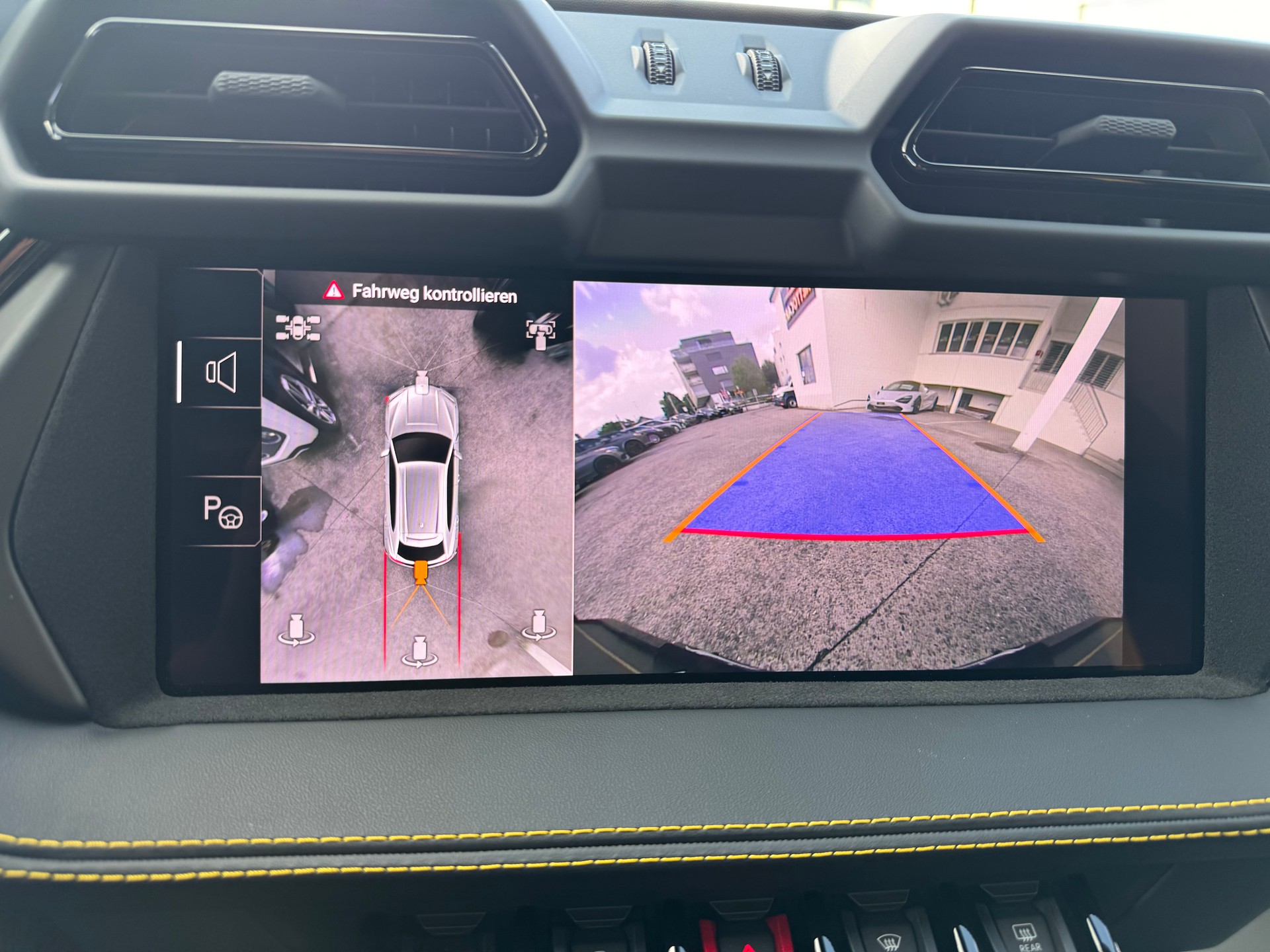 LAMBORGHINI Urus SE MY25-image-16