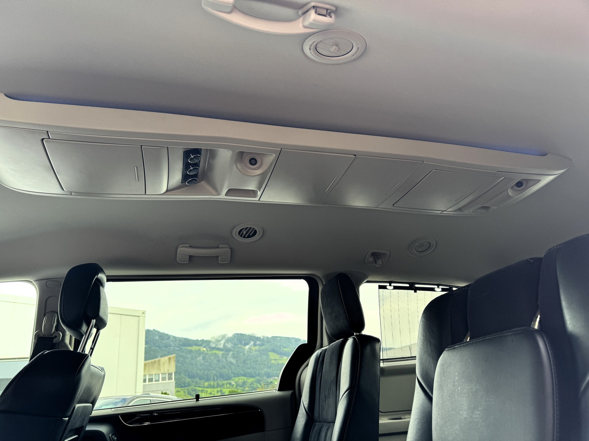 LANCIA Voyager 2.8D Gold Automatic-image-10