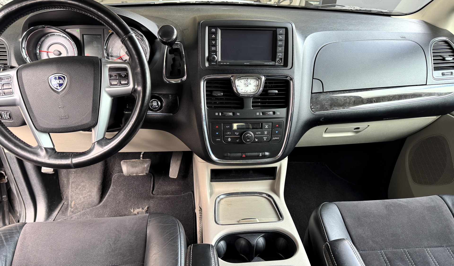 LANCIA Voyager 2.8D Gold Automatic-image-5