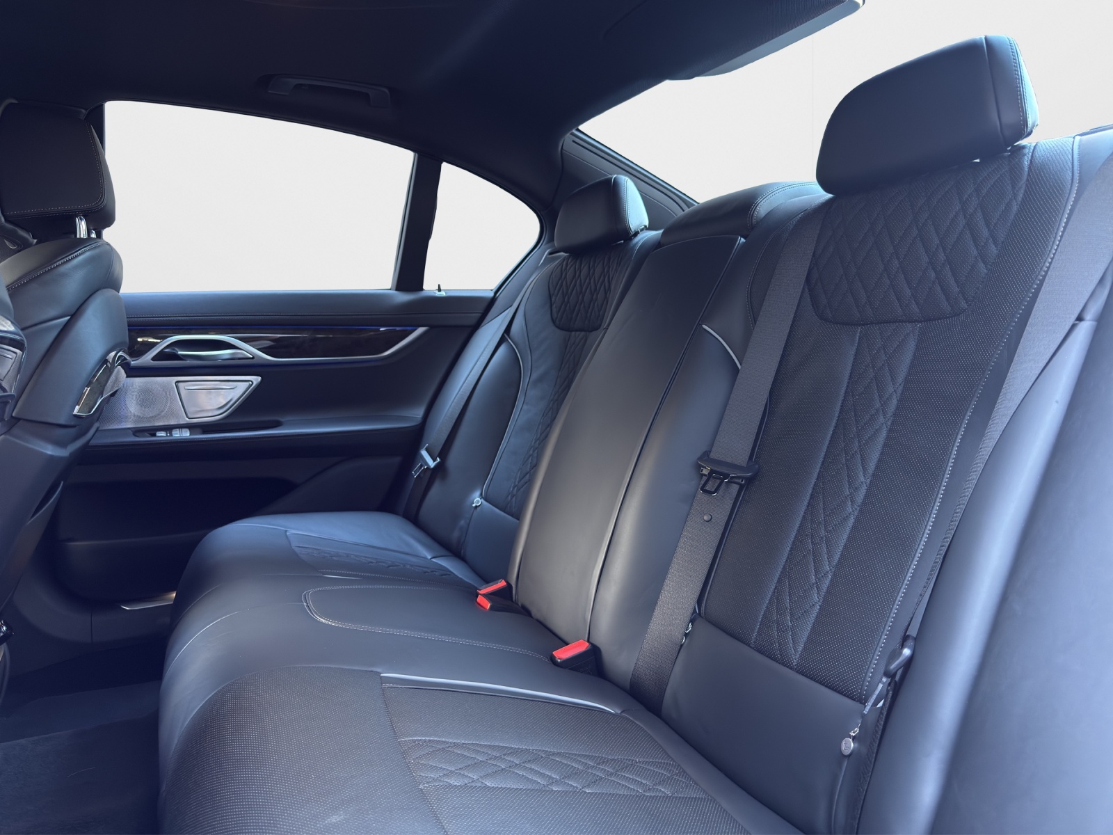 BMW 750d xDrive Steptronic//M-Sport-image-23