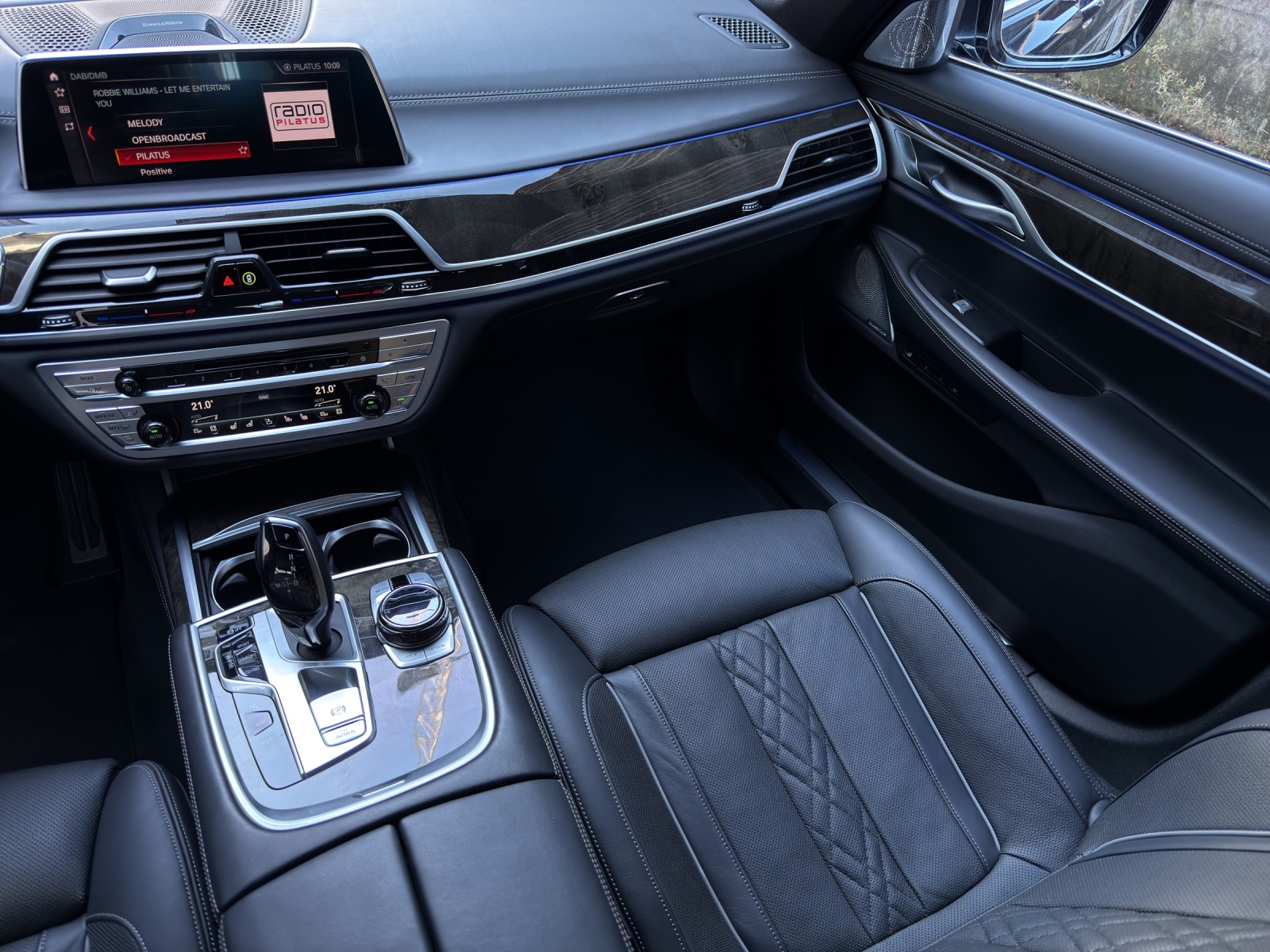 BMW 750d xDrive Steptronic//M-Sport-image-11