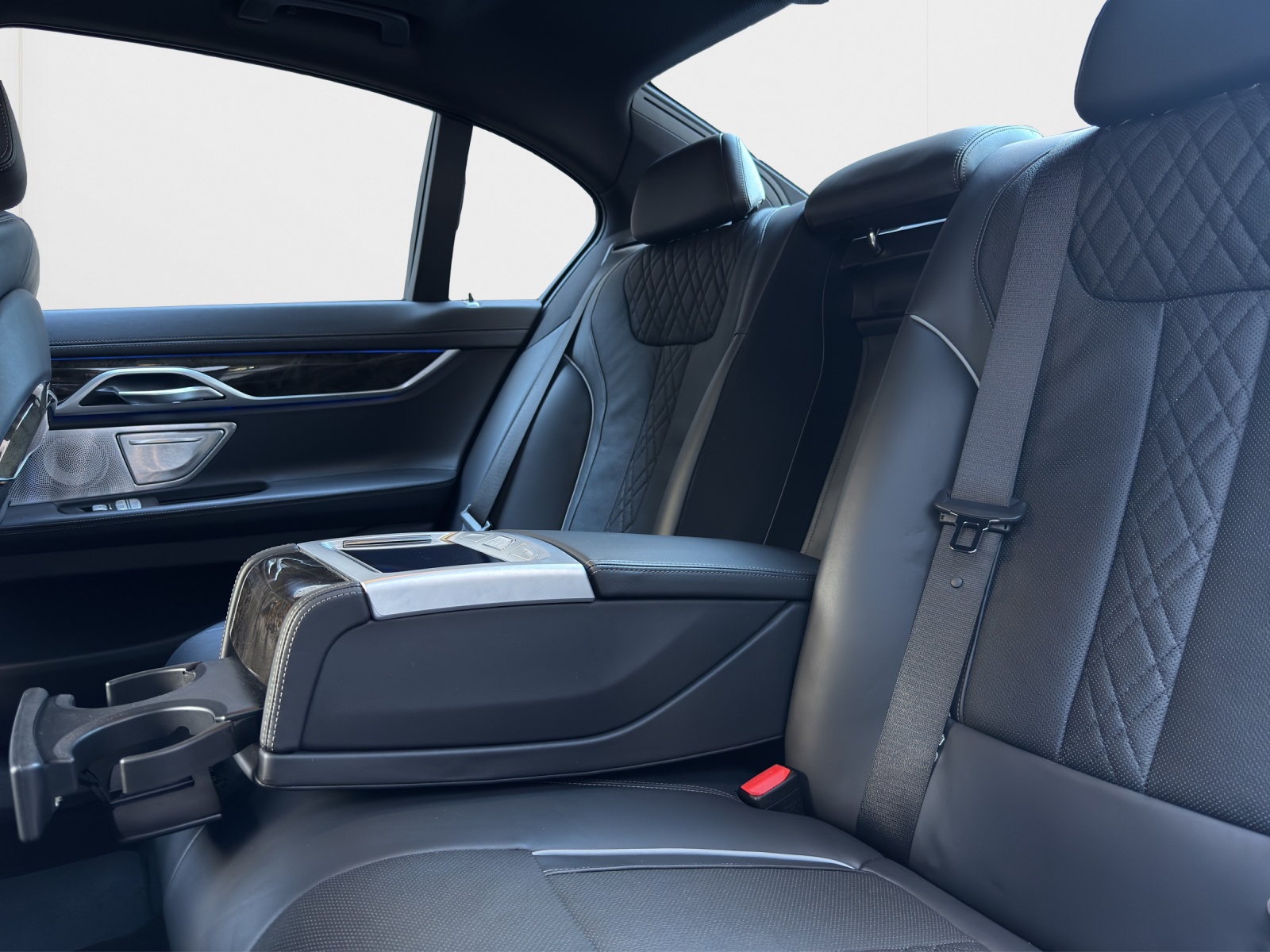 BMW 750d xDrive Steptronic//M-Sport-image-24