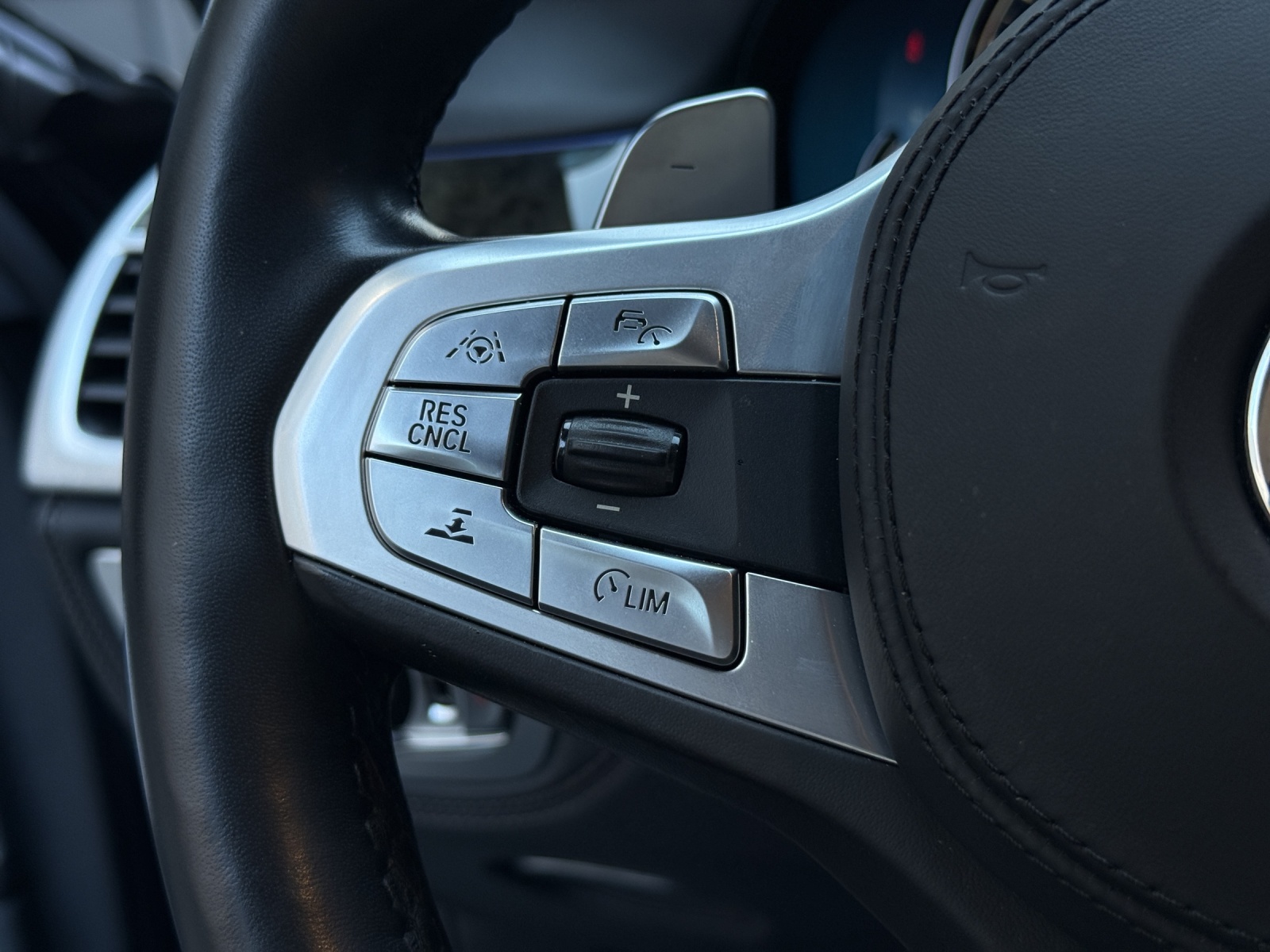 BMW 750d xDrive Steptronic//M-Sport-image-17