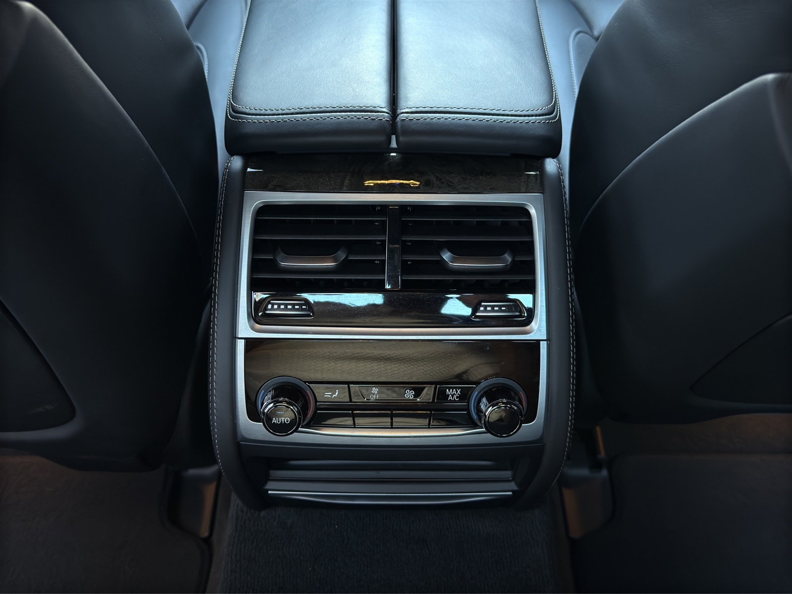 BMW 750d xDrive Steptronic//M-Sport-image-25