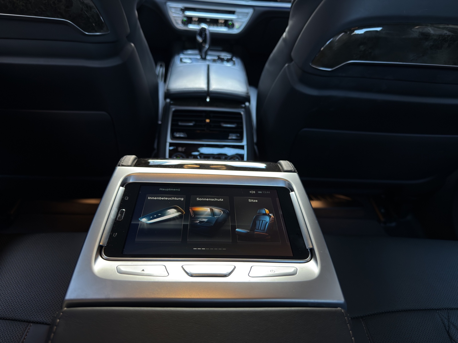 BMW 750d xDrive Steptronic//M-Sport-image-26