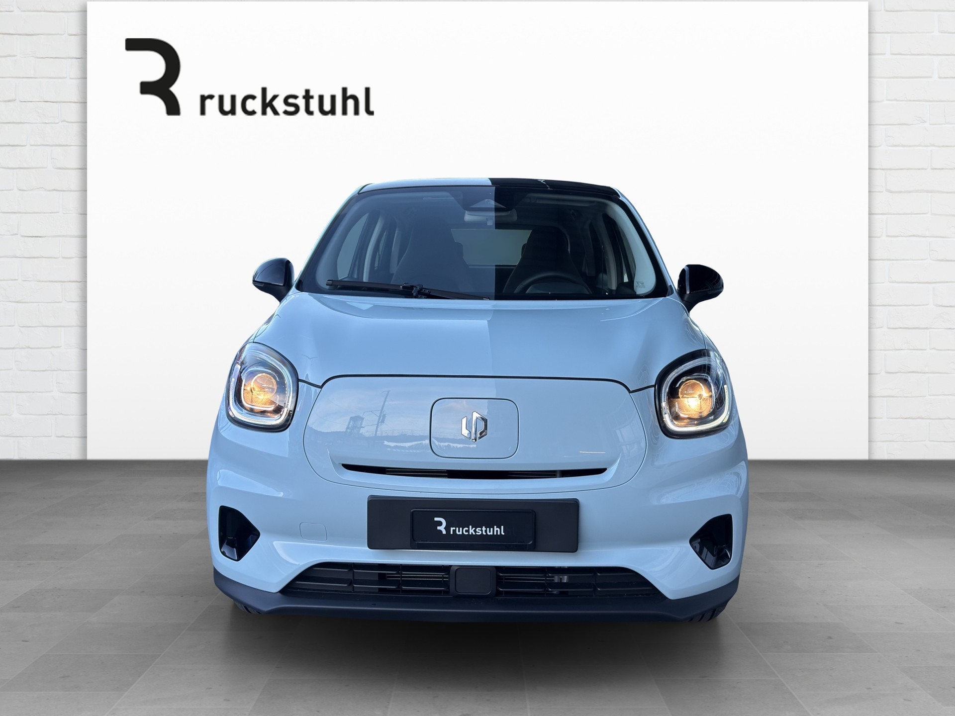 LEAPMOTOR T03 Electric-showroom-element-1