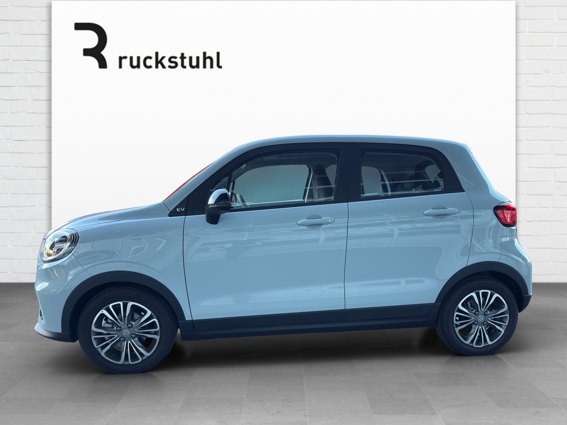 LEAPMOTOR T03 Electric-showroom-element-2