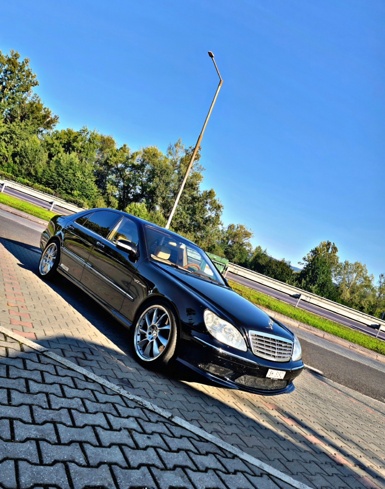 MERCEDES-BENZ V12 Biturbo AMG-showroom-element-2