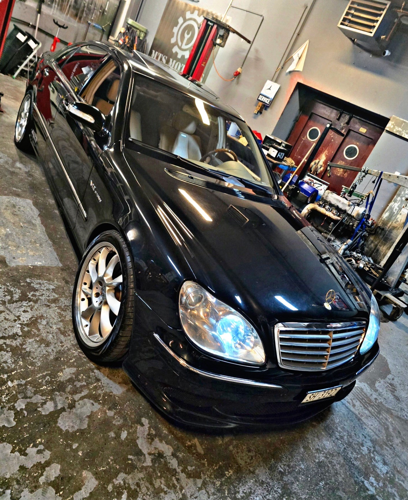 MERCEDES-BENZ V12 Biturbo AMG-image-4