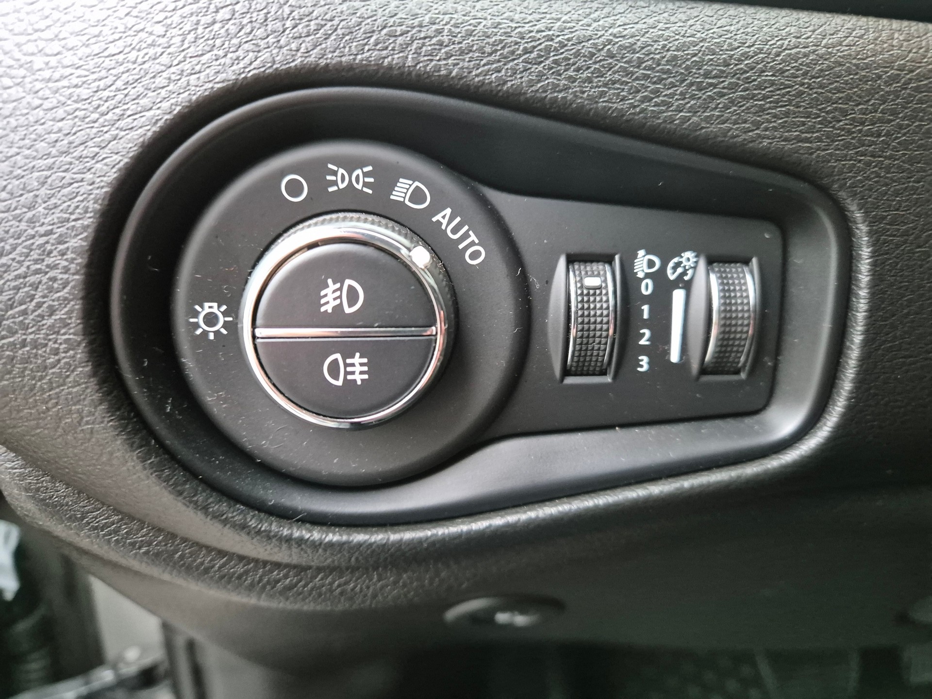 JEEP Renegade 1.3 T PHEV S Plus AWD-image-16