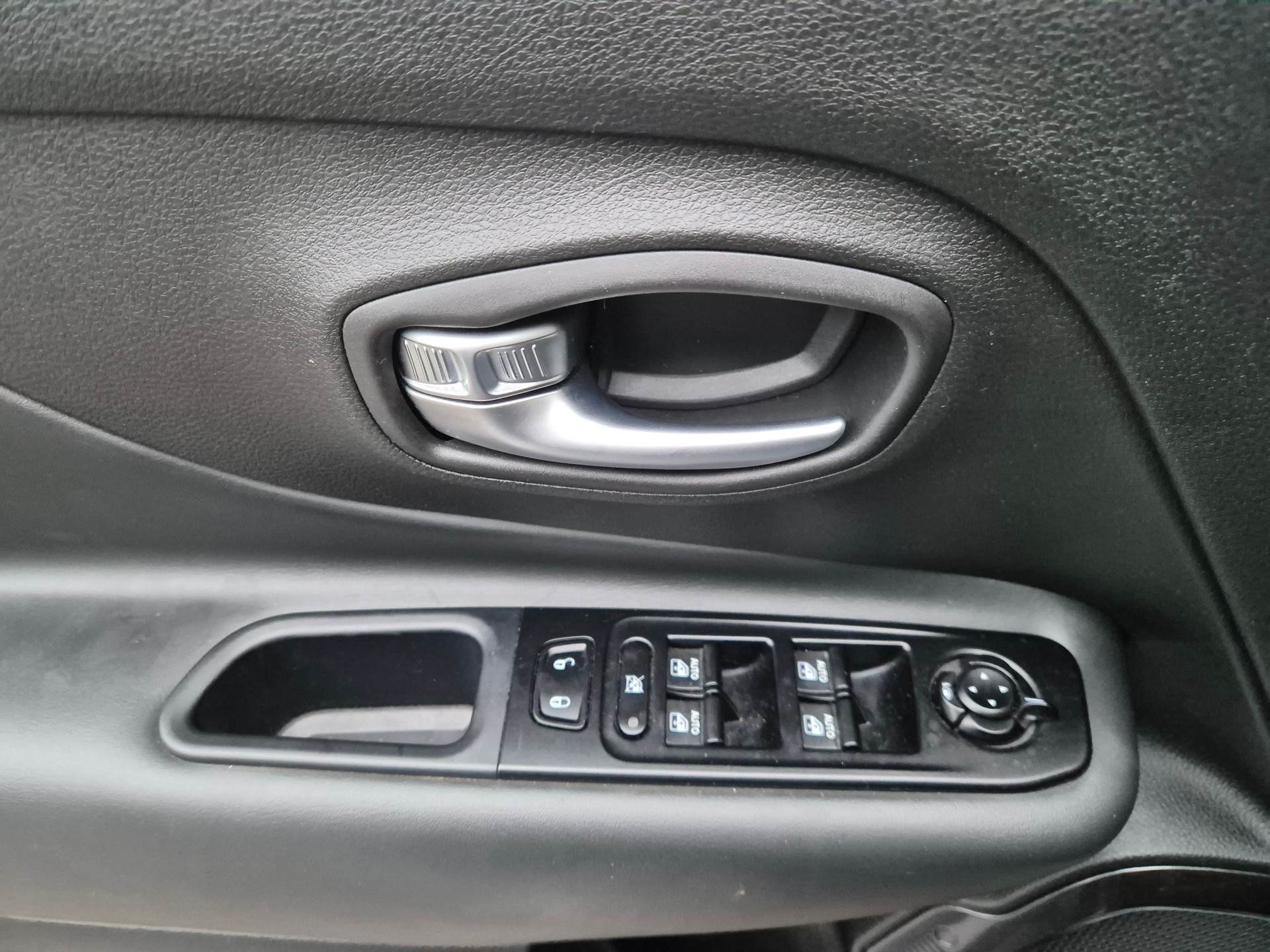 JEEP Renegade 1.3 T PHEV S Plus AWD-image-14