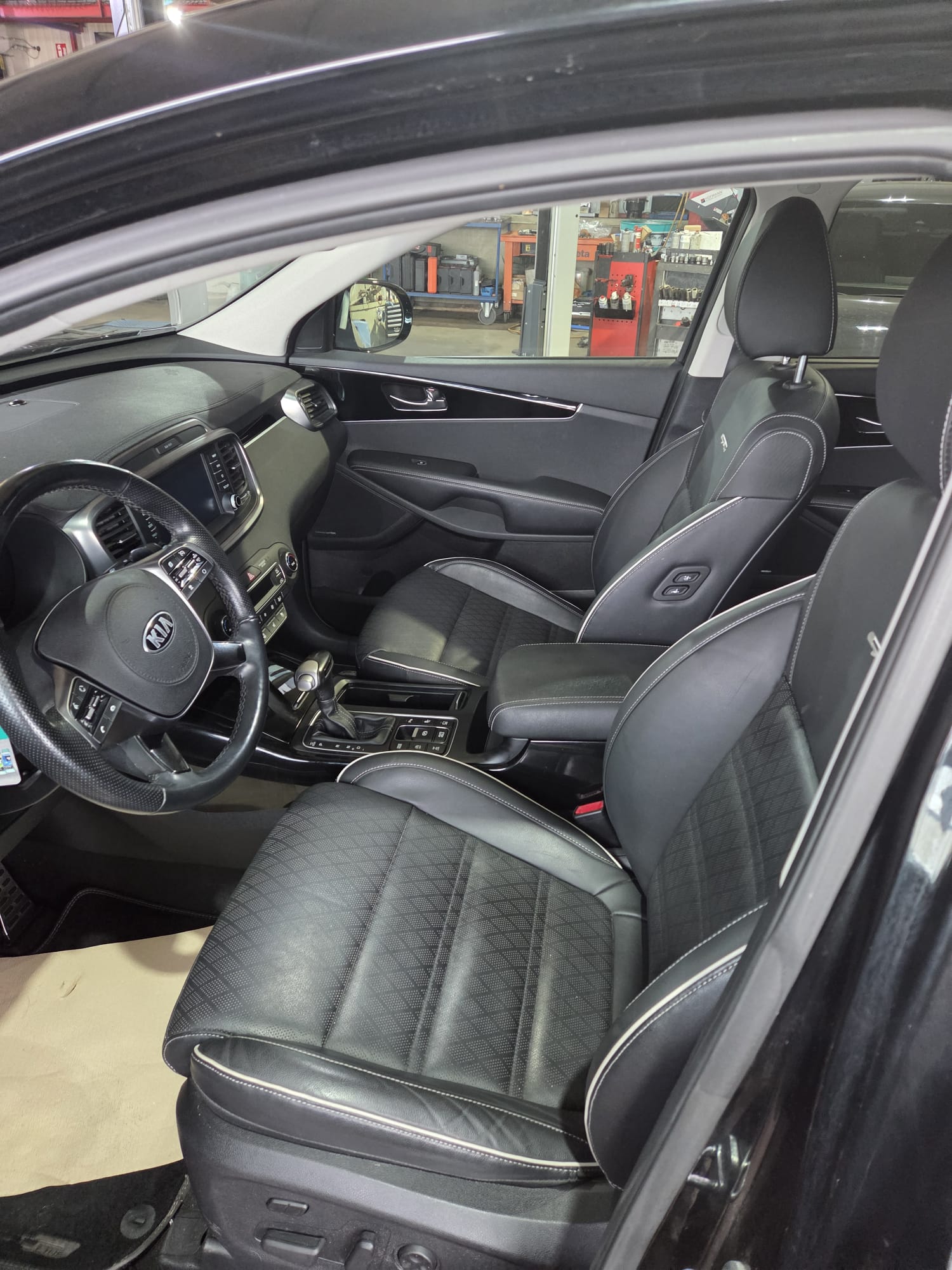 KIA Sorento 2.2 CRDI Style 7P. Automatic-image-4