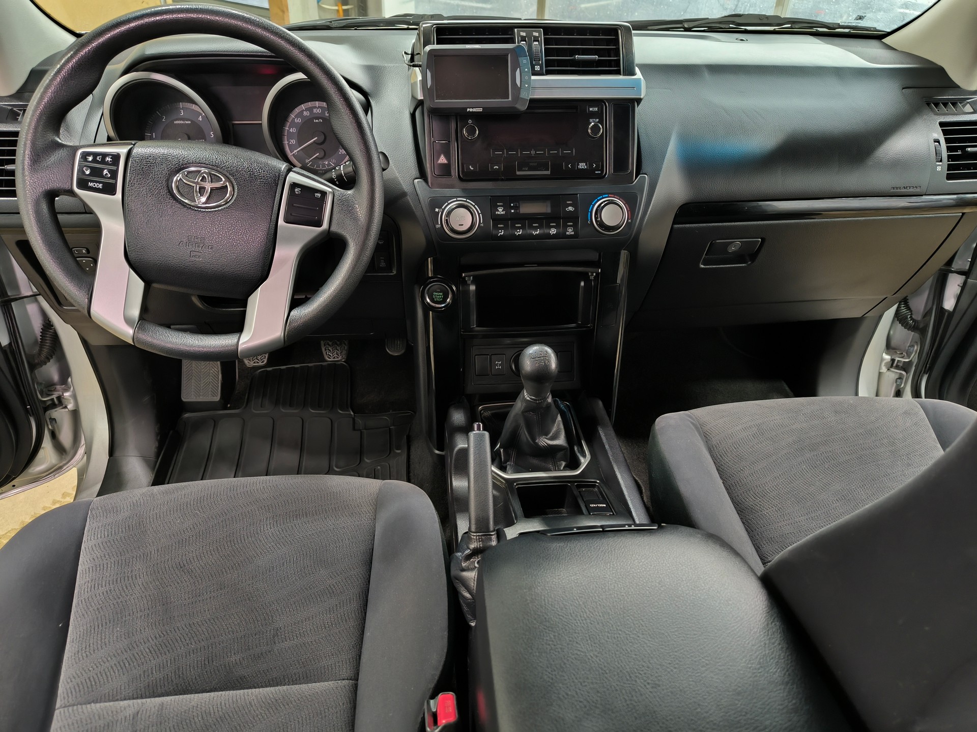 TOYOTA Land Cruiser 2.8TD Terra-image-4