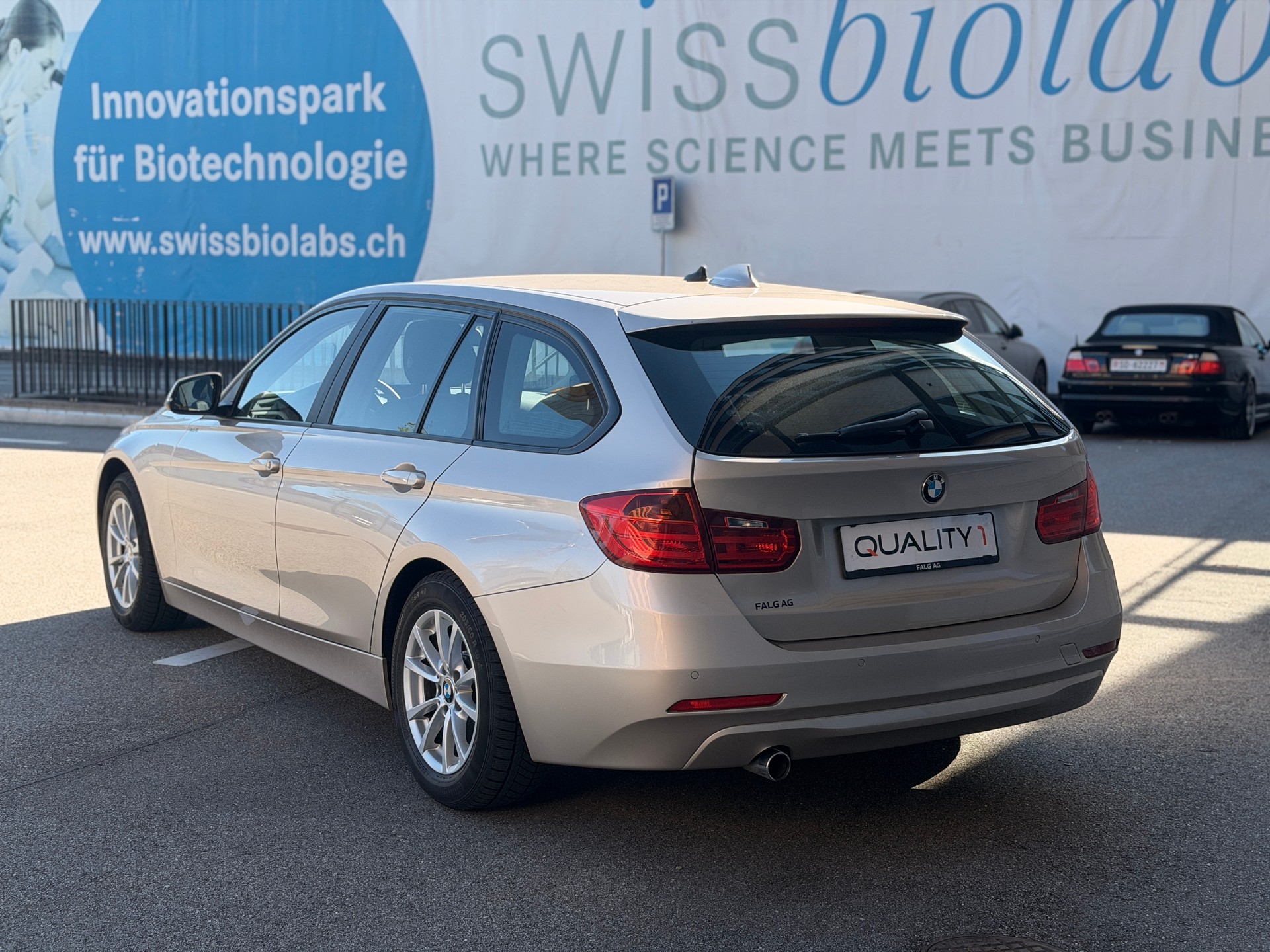 BMW 320d xDrive Touring Sport Line Steptronic-showroom-element-2