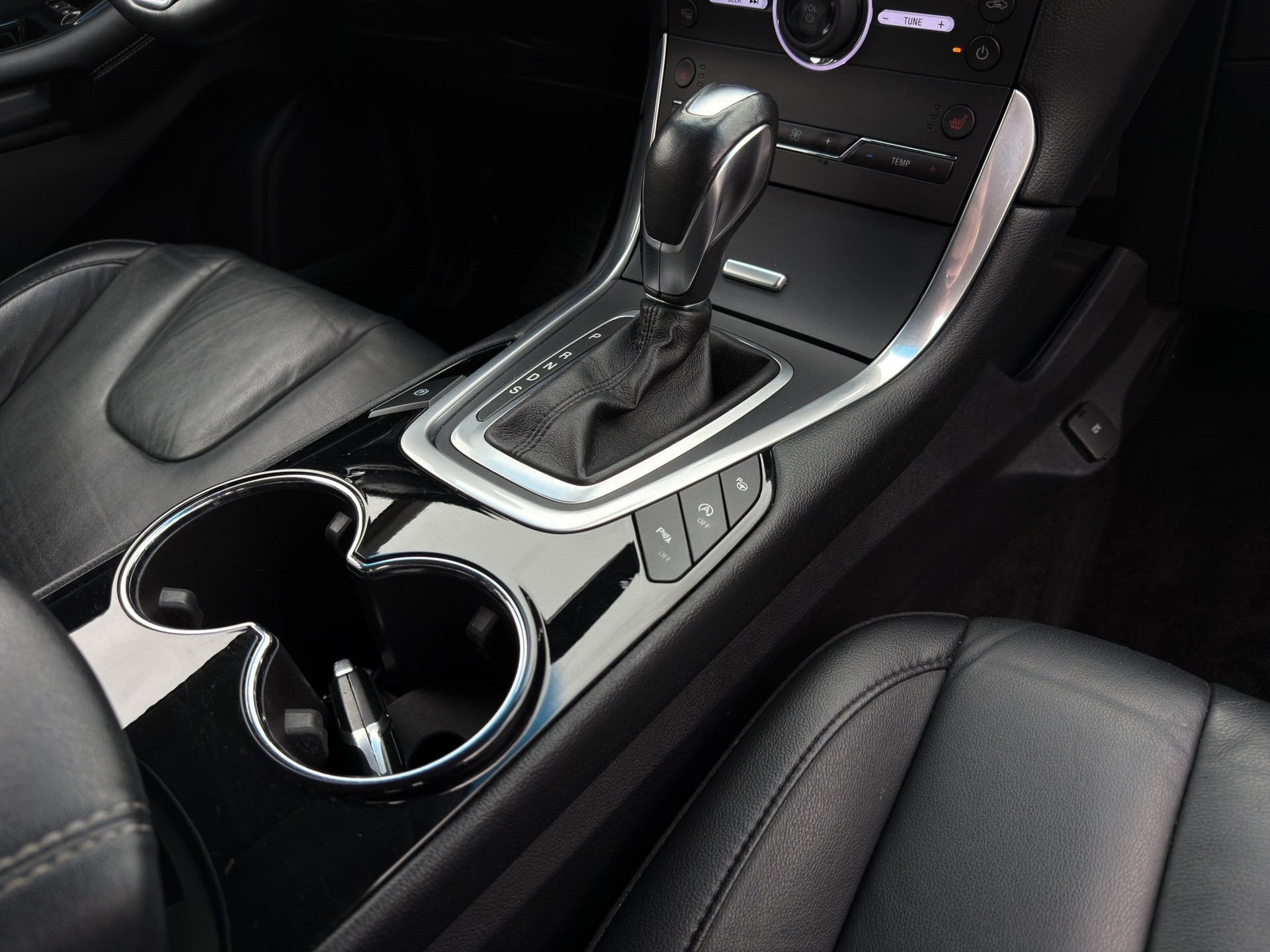 FORD Edge 2.0 TDCi Titanium 4WD PowerShift-image-17