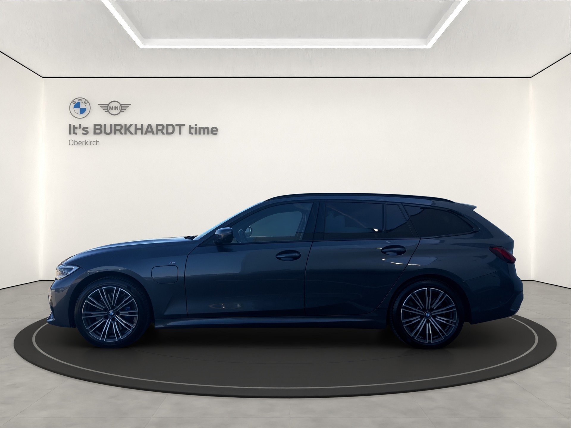 BMW 330e xDrive M Sport-showroom-element-1