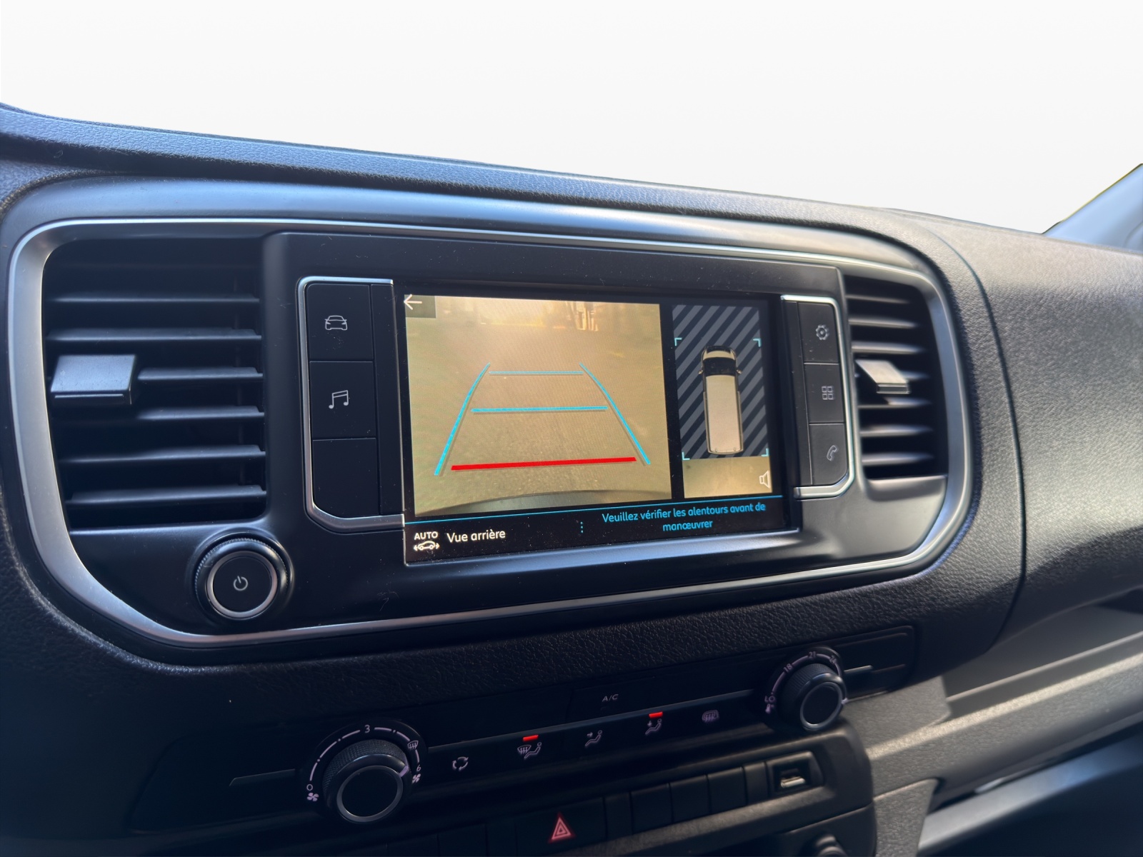 PEUGEOT Expert 2.0 BlueHDi 140 S&S Premium Standard-image-12