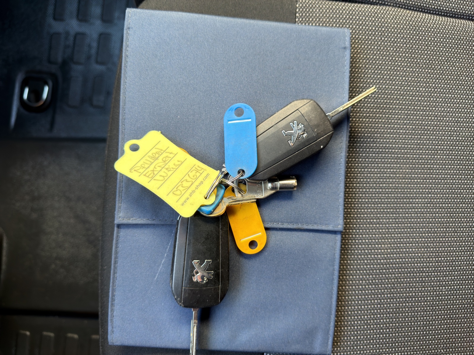 PEUGEOT Expert 2.0 BlueHDi 140 S&S Premium Standard-image-21