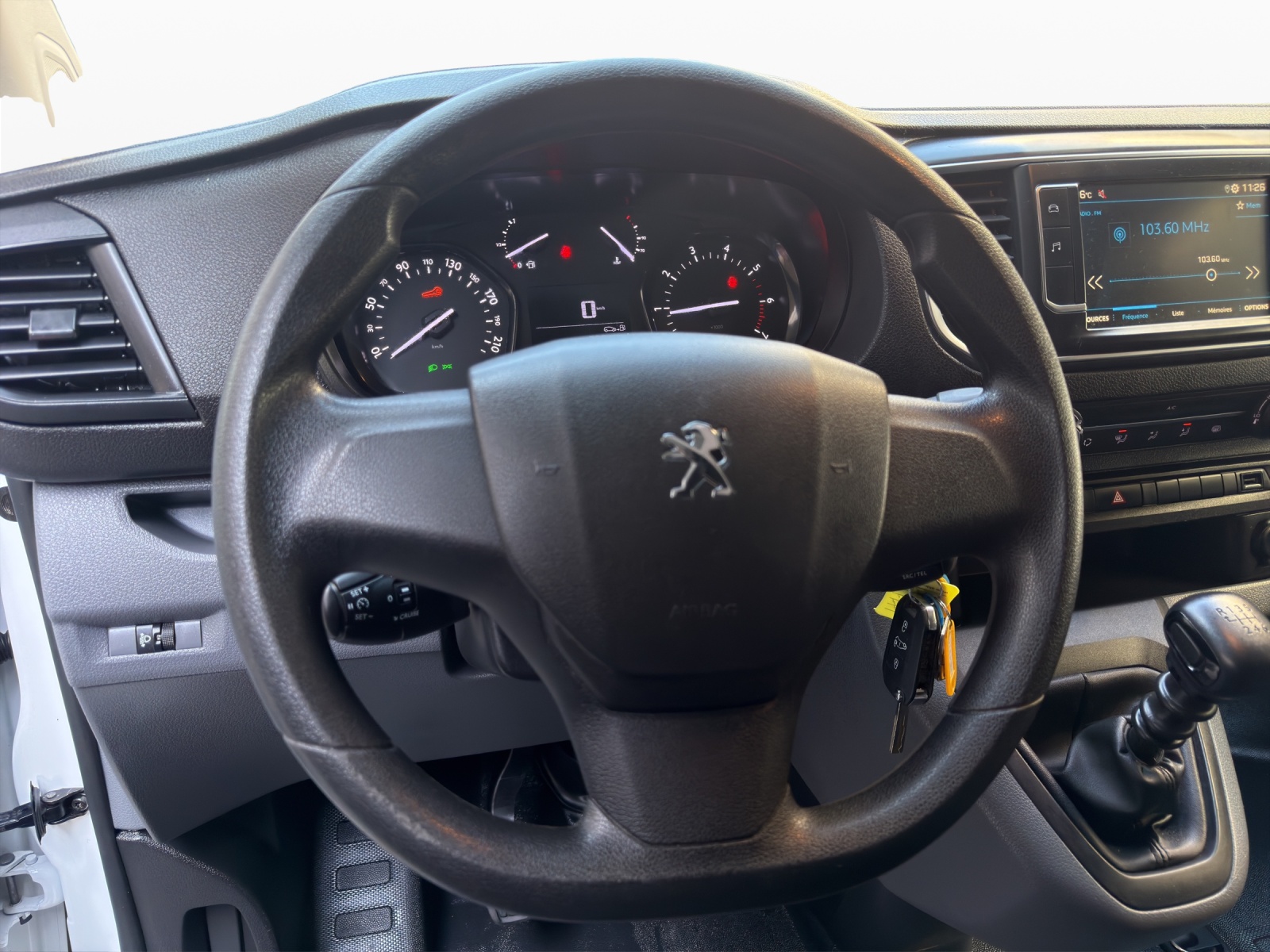 PEUGEOT Expert 2.0 BlueHDi 140 S&S Premium Standard-image-9