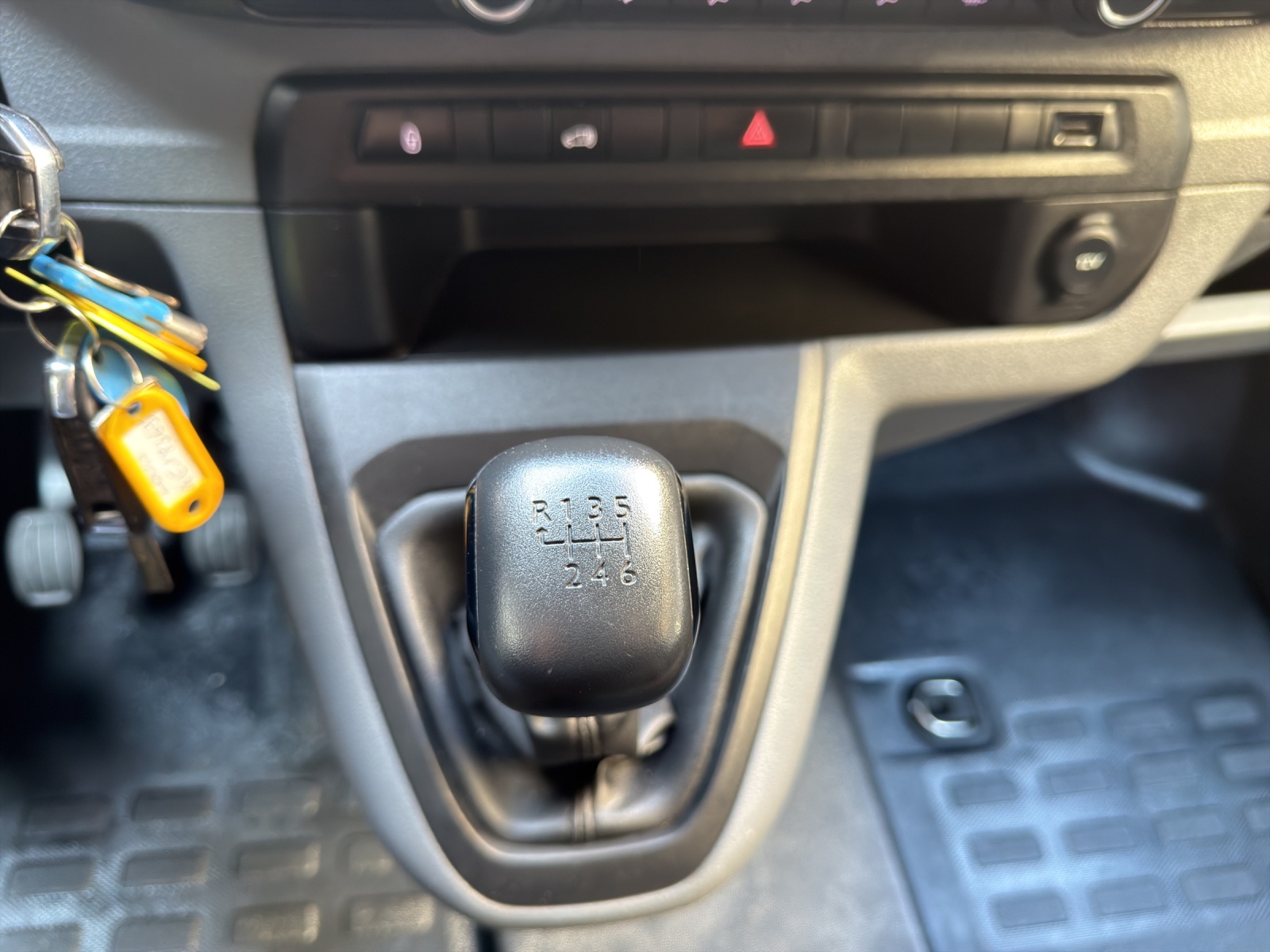 PEUGEOT Expert 2.0 BlueHDi 140 S&S Premium Standard-image-20