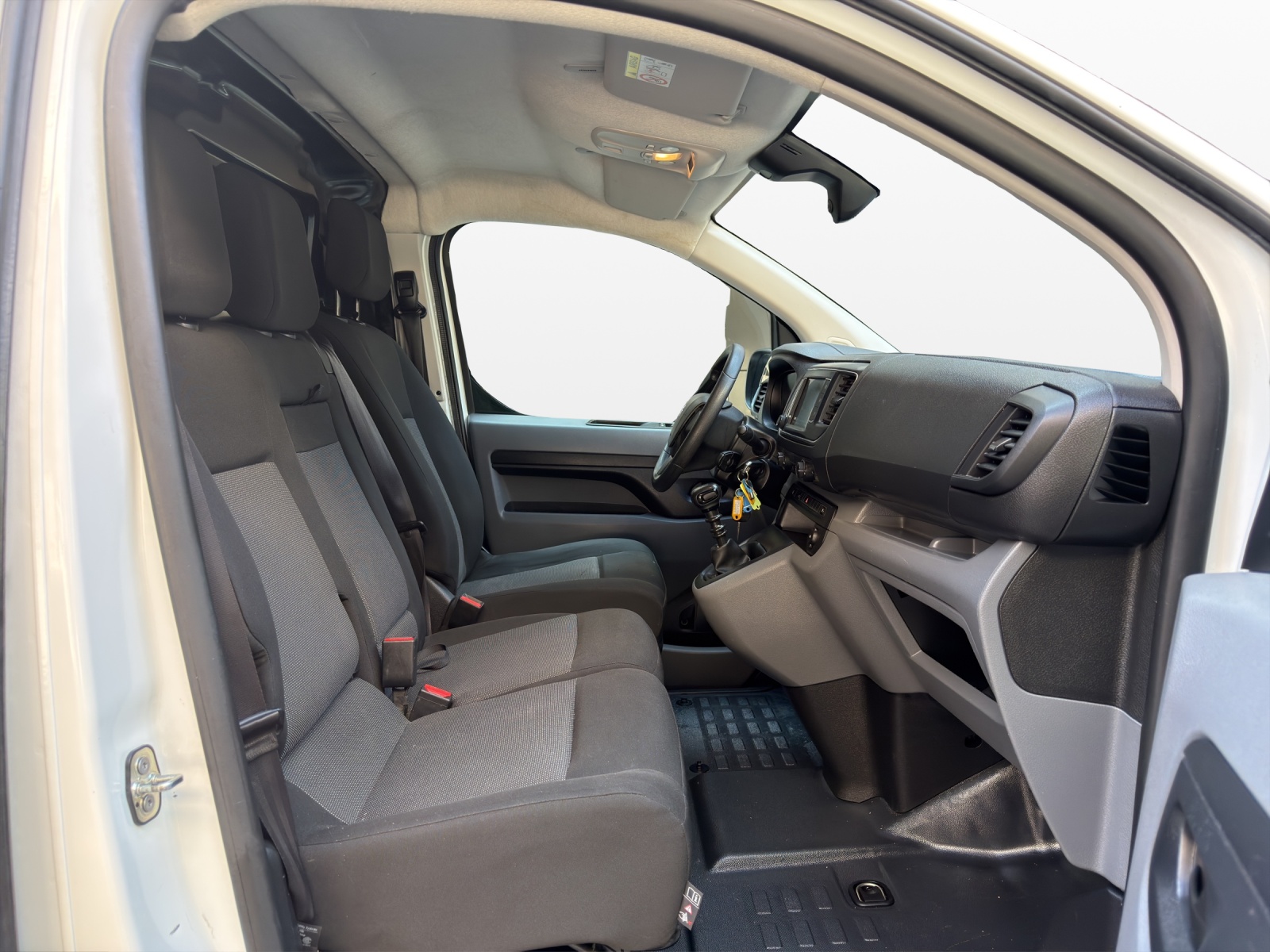 PEUGEOT Expert 2.0 BlueHDi 140 S&S Premium Standard-image-13