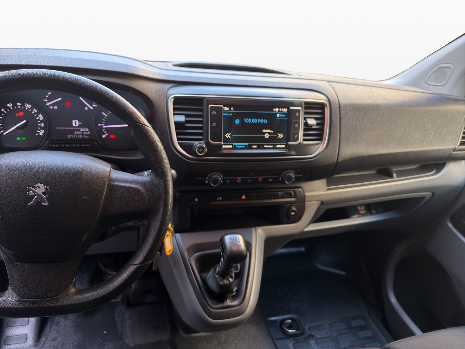 PEUGEOT Expert 2.0 BlueHDi 140 S&S Premium Standard-image-10