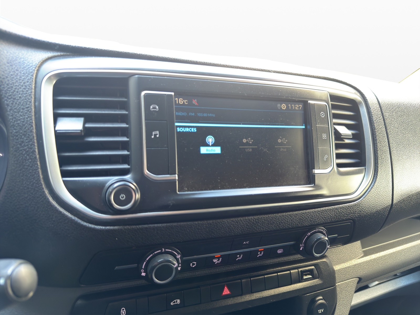 PEUGEOT Expert 2.0 BlueHDi 140 S&S Premium Standard-image-11