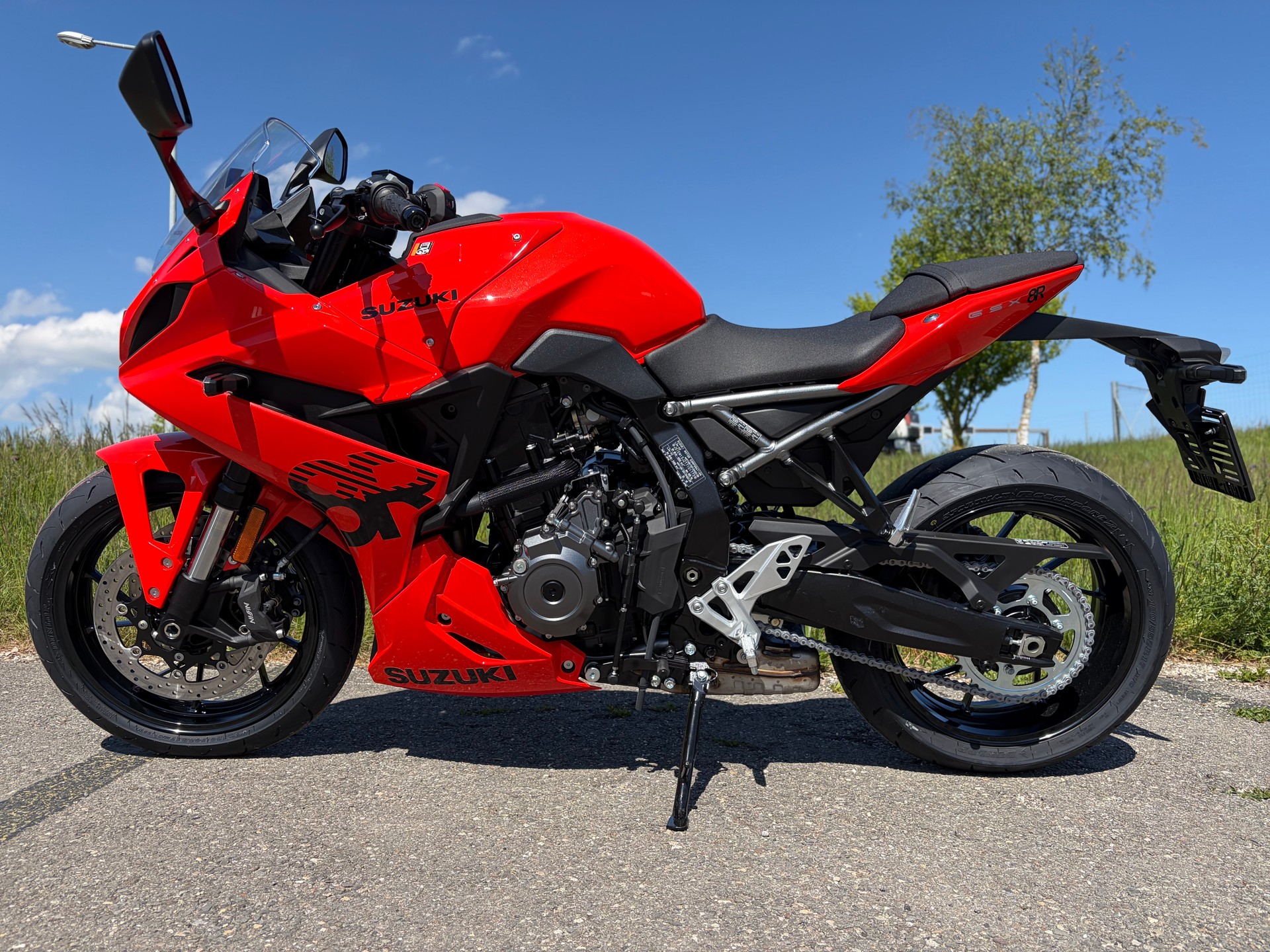 SUZUKI GSX 8 R