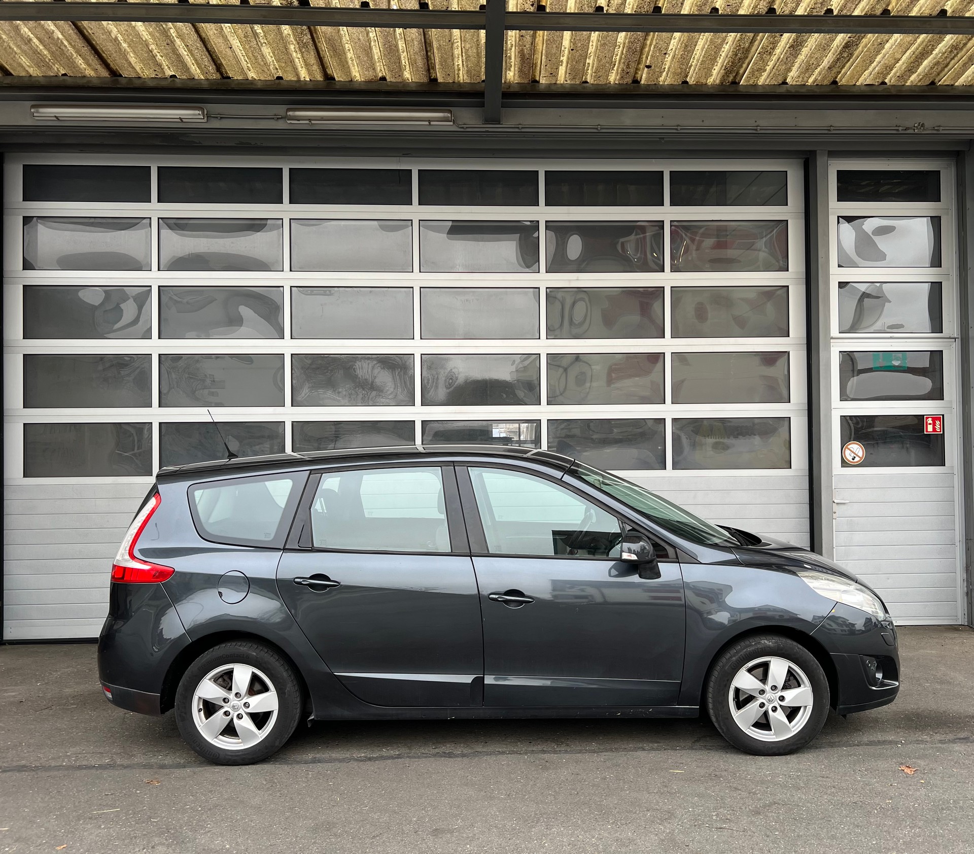 RENAULT Grand Scénic 2.0 16V Dynamique AUTOMAT X-Tronic CVT-image-4
