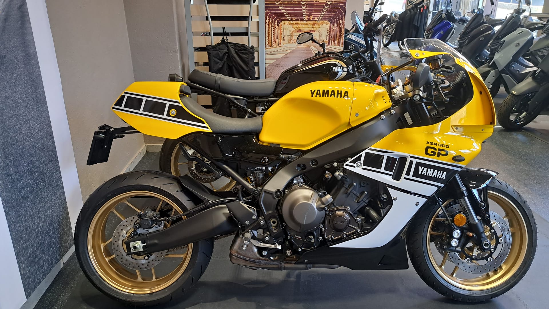 YAMAHA XSR 900 GP-image-2