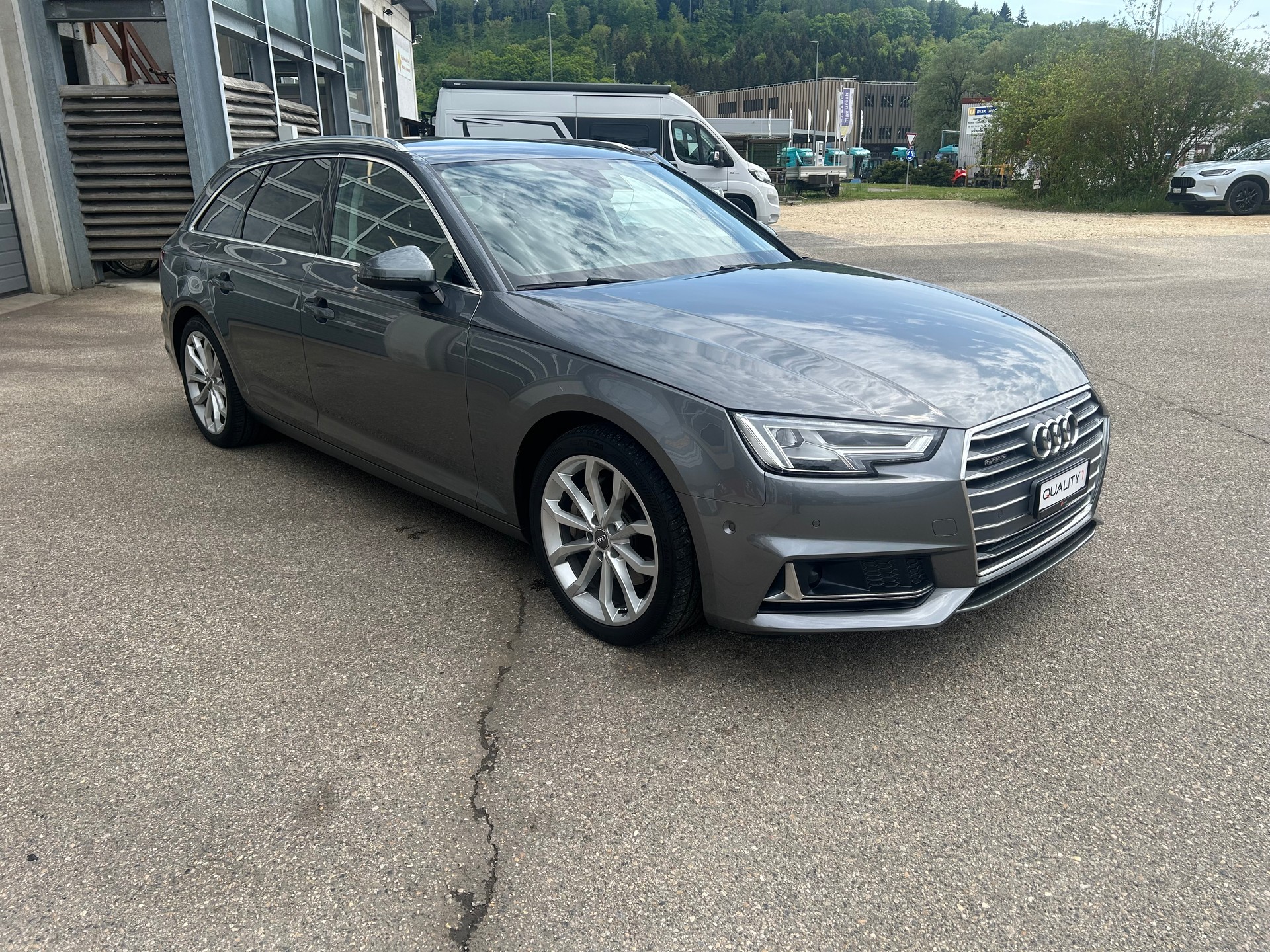 AUDI A4 Avant 40 TDI quattro S-tronic-image-6