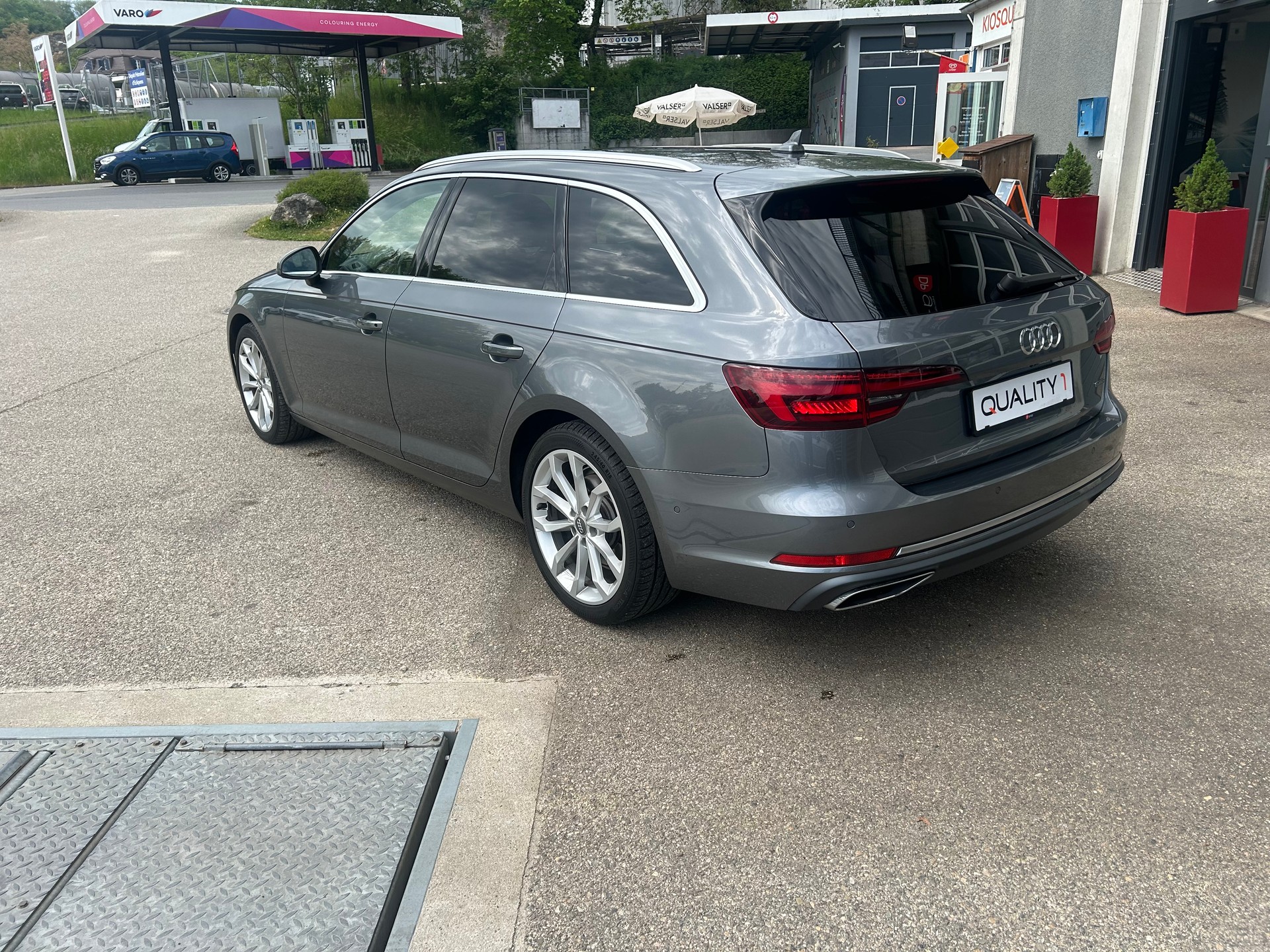 AUDI A4 Avant 40 TDI quattro S-tronic-image-3