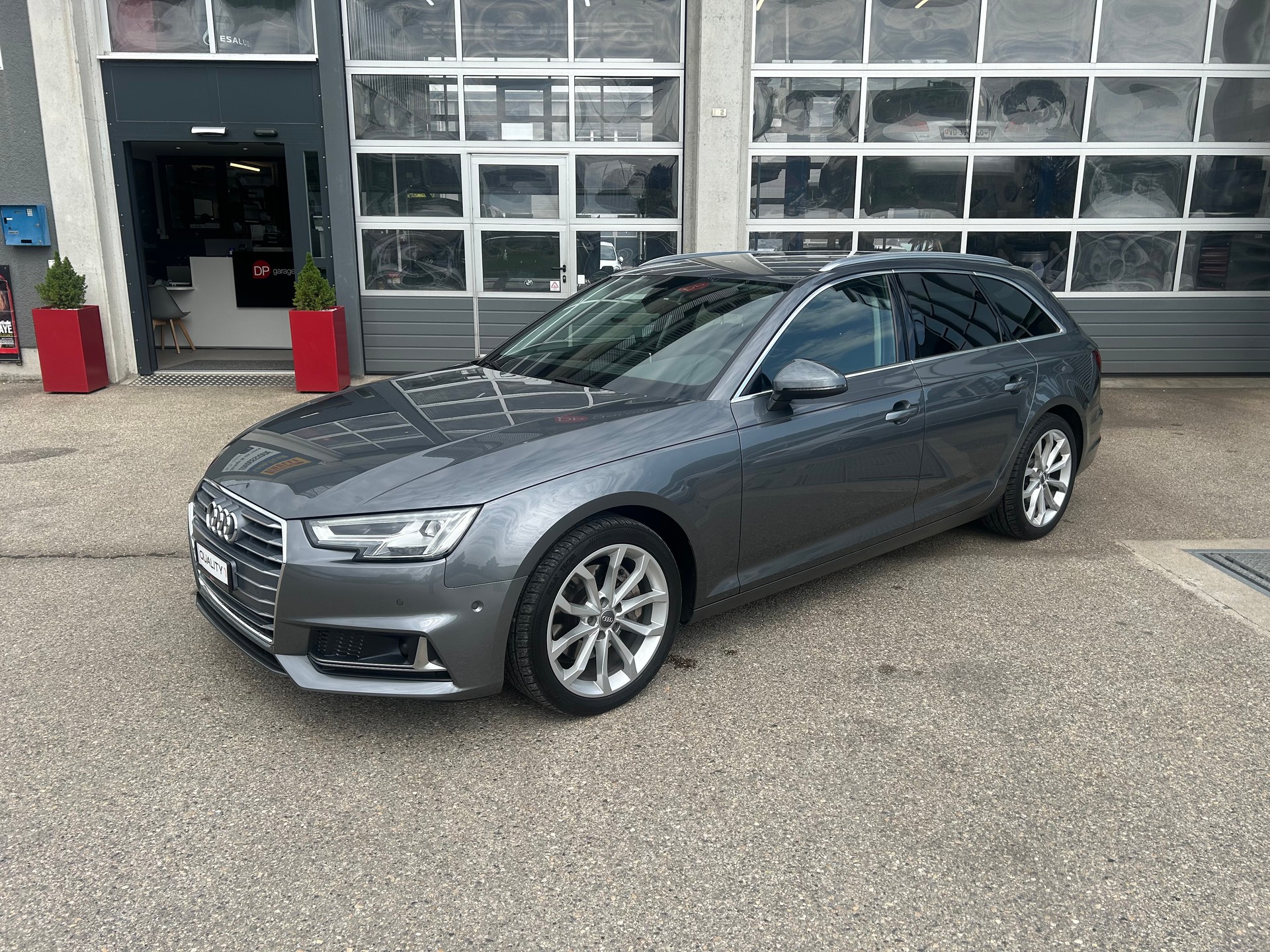 AUDI A4 Avant 40 TDI quattro S-tronic-image-1