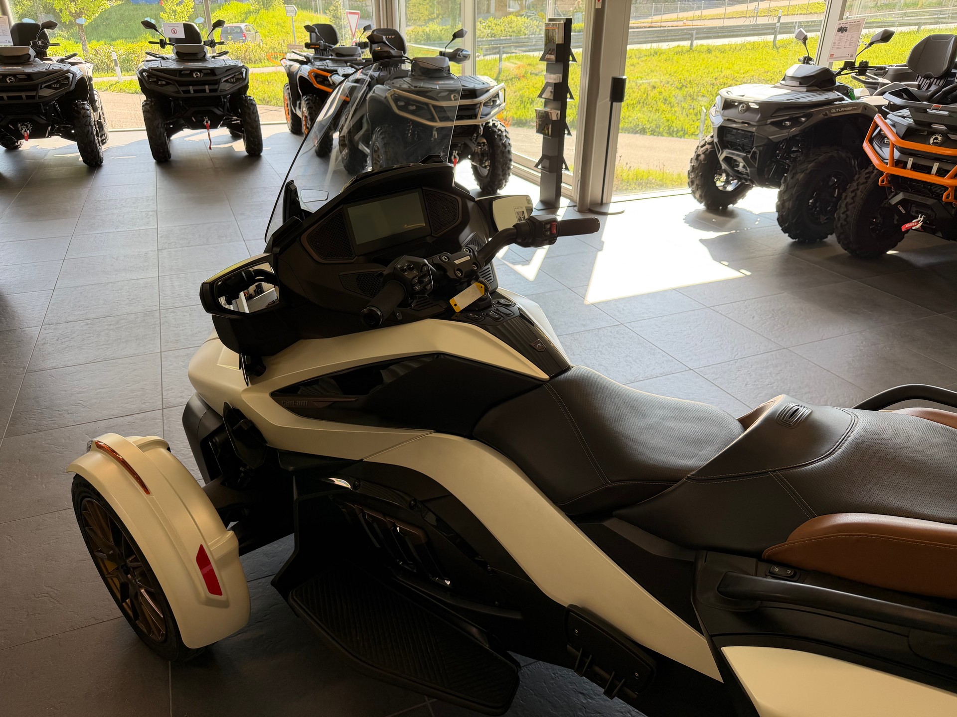CAN-AM Spyder RT-LTD Sea Sky Edition SE6-image-9