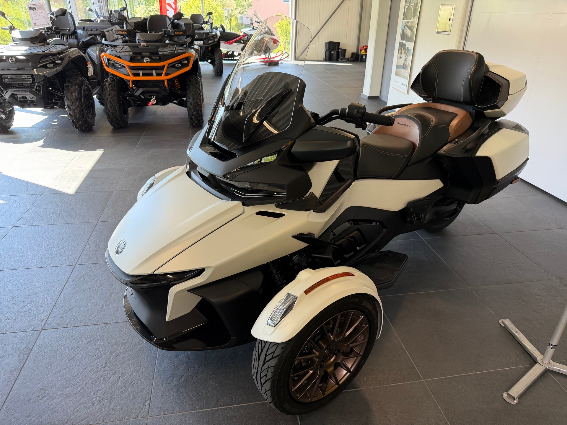 CAN-AM Spyder RT-LTD Sea Sky Edition SE6-image-2